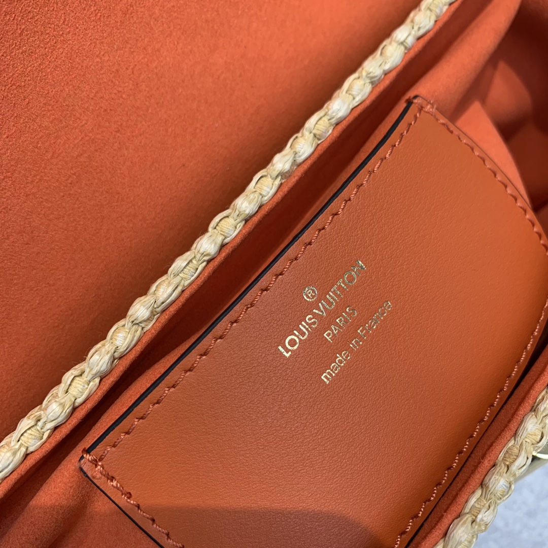 l**is V*t*n twist mm-23*18*8cm