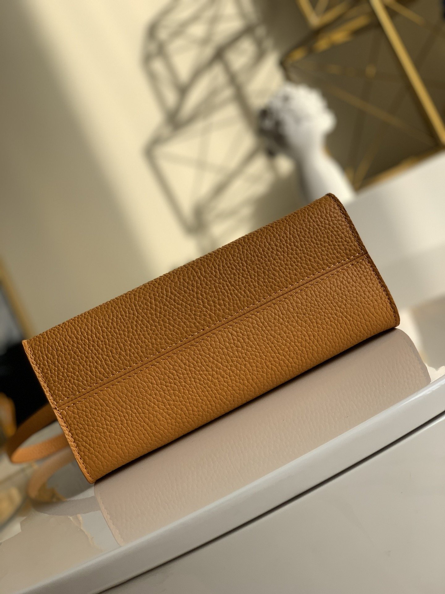 l**is V*t*n twist one handle-17.0 x 25.0 x 11cm