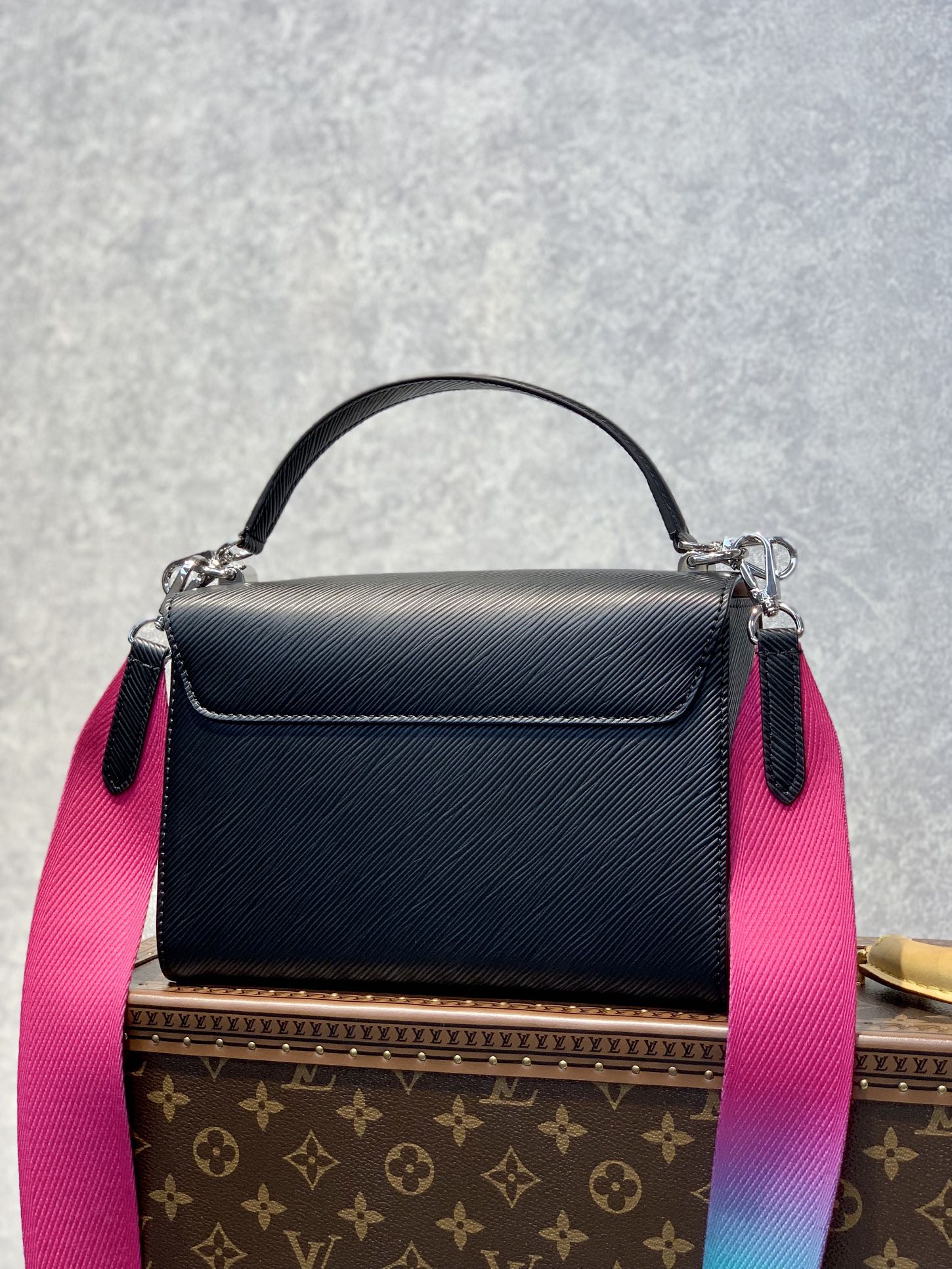 l**is V*t*n twist mm-23*18*8cm