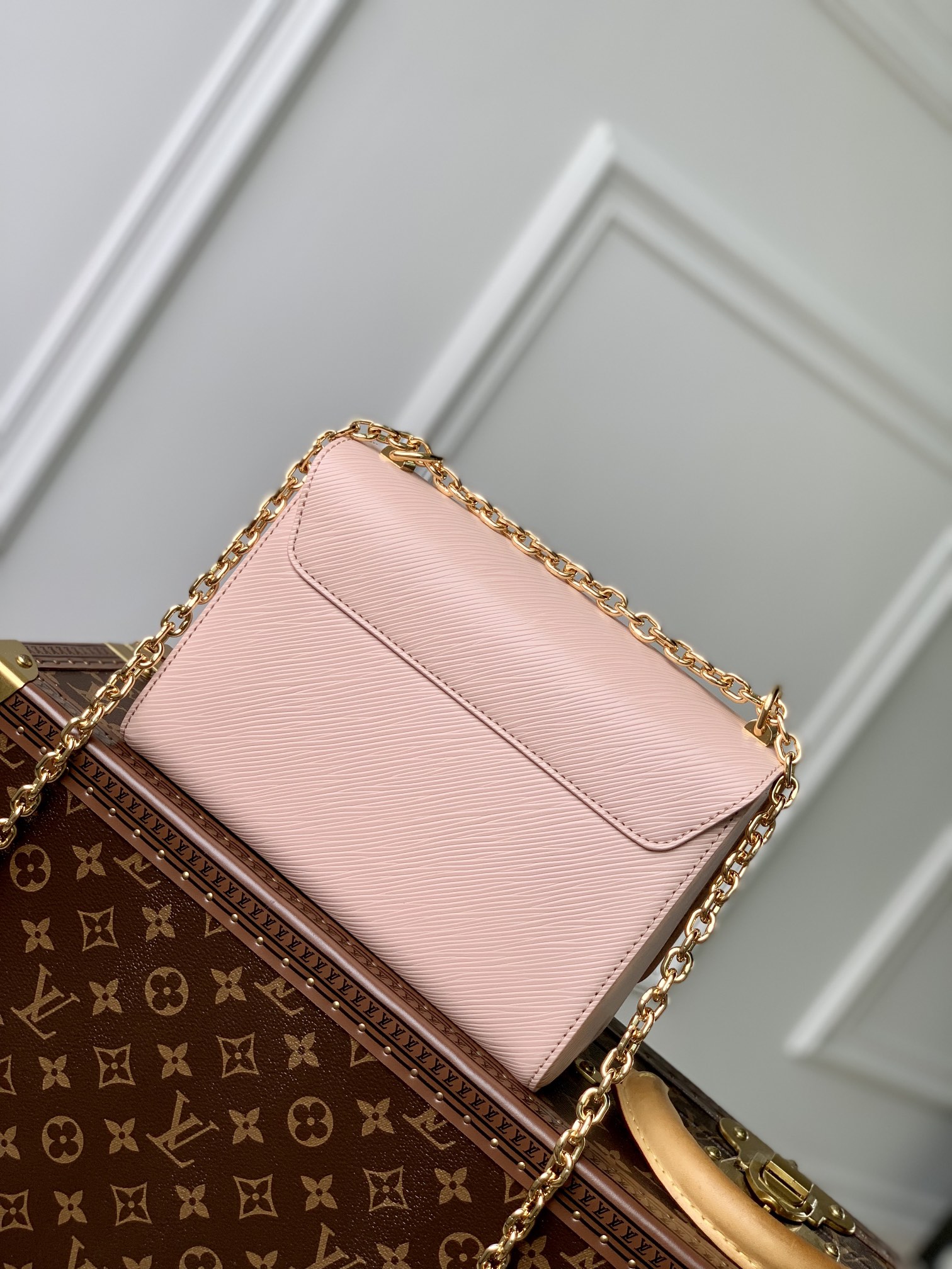 l**is V*t*n twist mm-23*18*8cm