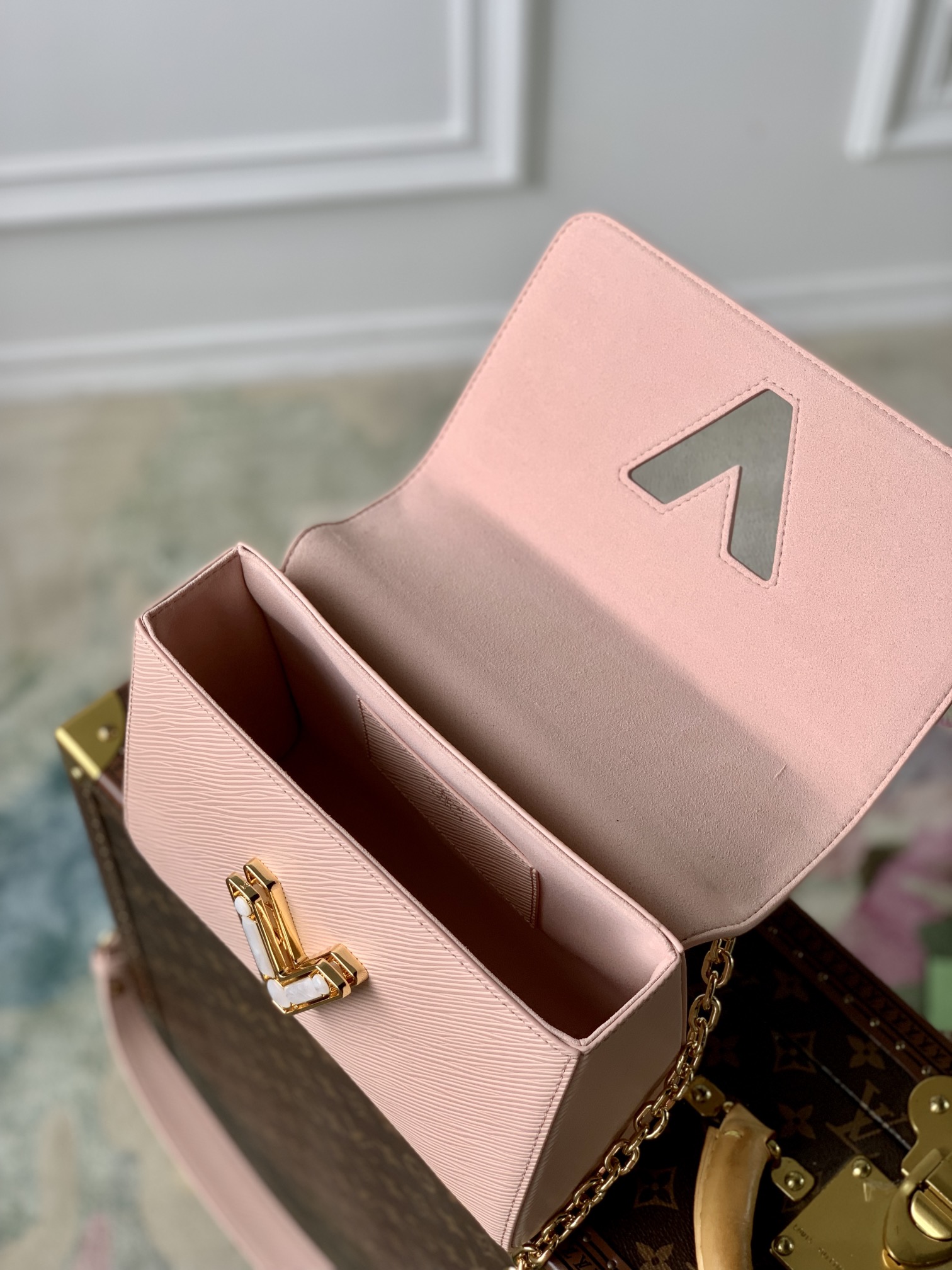 l**is V*t*n twist mm-23*18*8cm