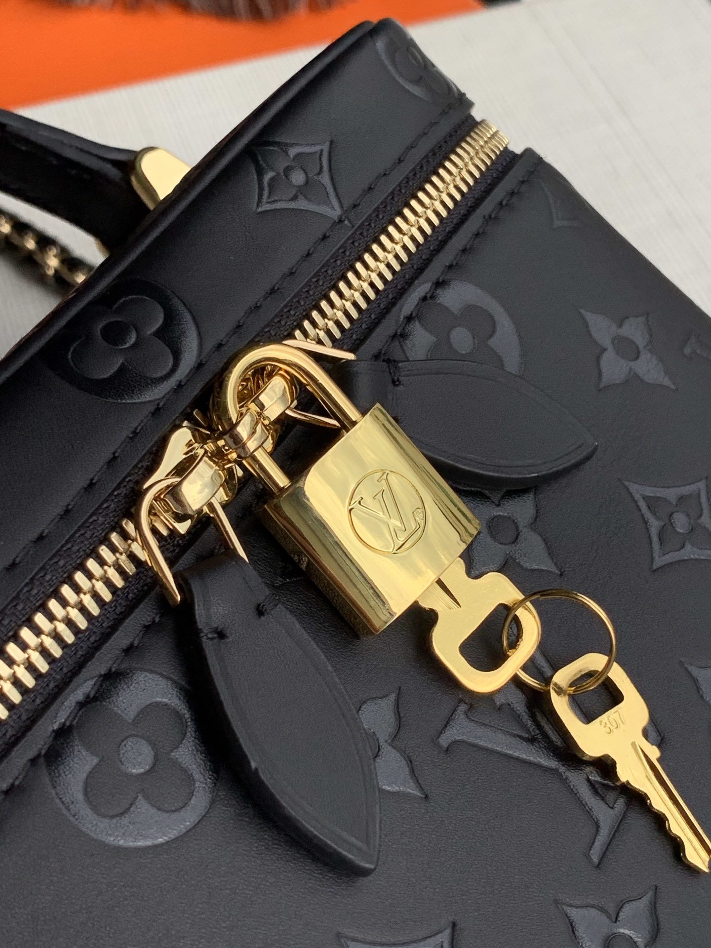 l**is V*t*n cosmetic bag m42264-14*19*10cm