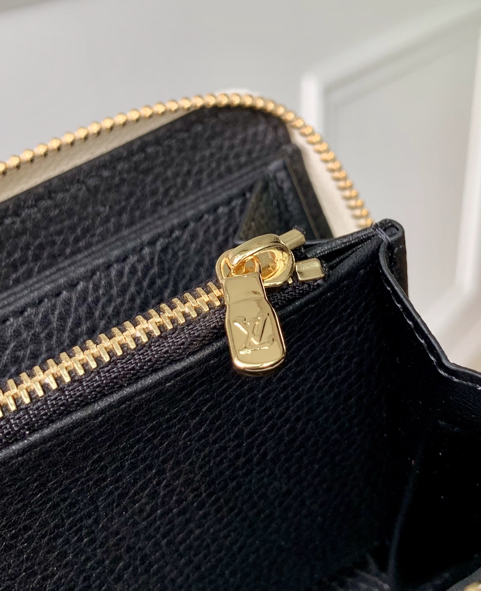 l**is V*t*n monogram vernis zippy wallet m81141-19.5x10.5x2.5cm