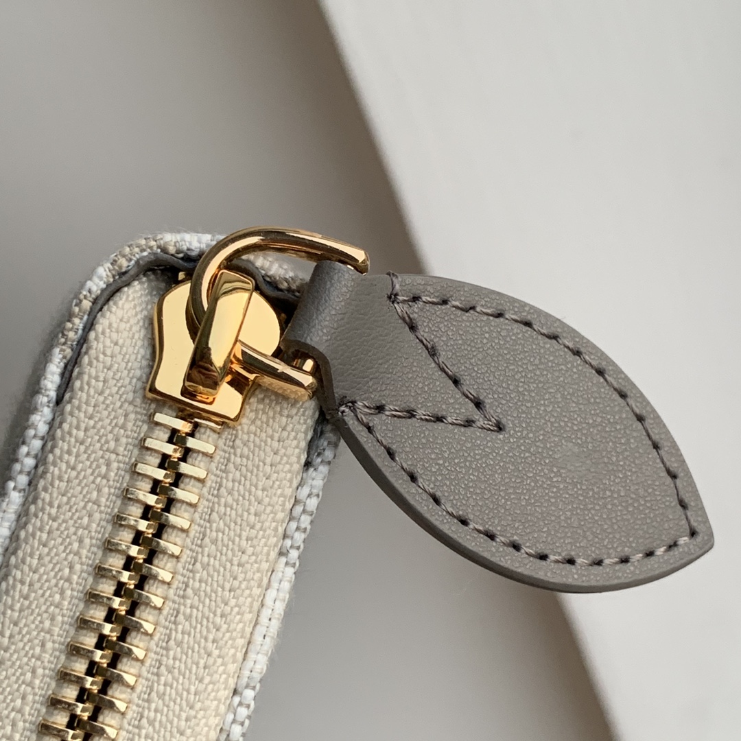 l**is V*t*n zippy wallet m81172-20*10cm