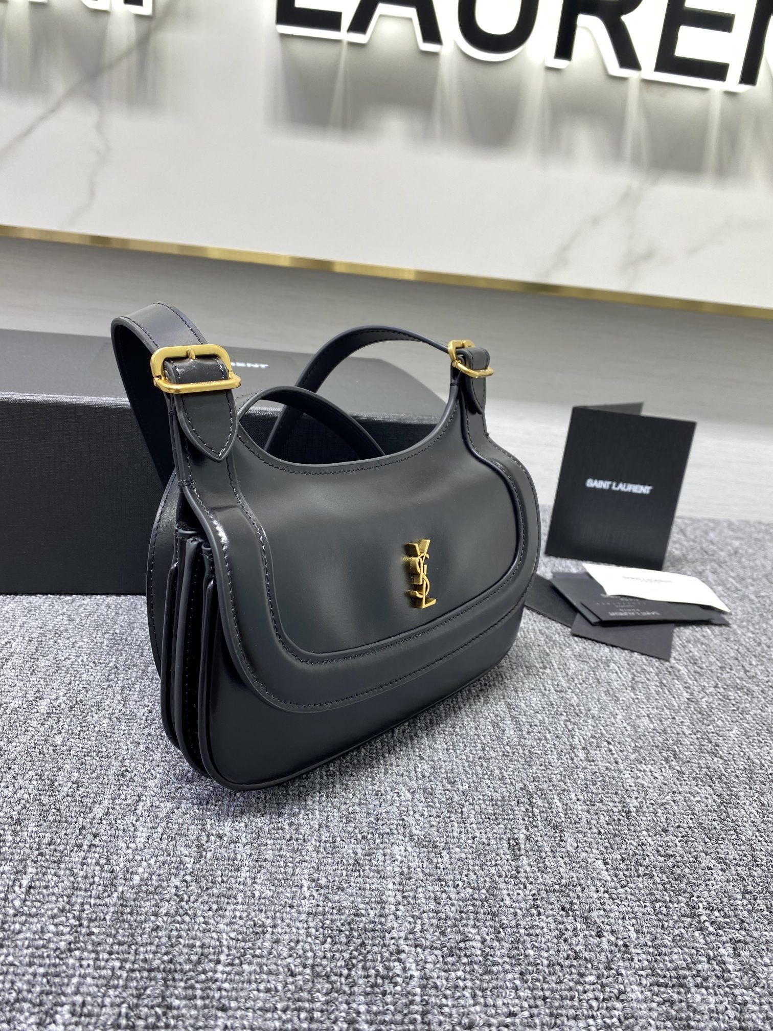 Valentino Charlie Handbags-18.5x13x3.5CM