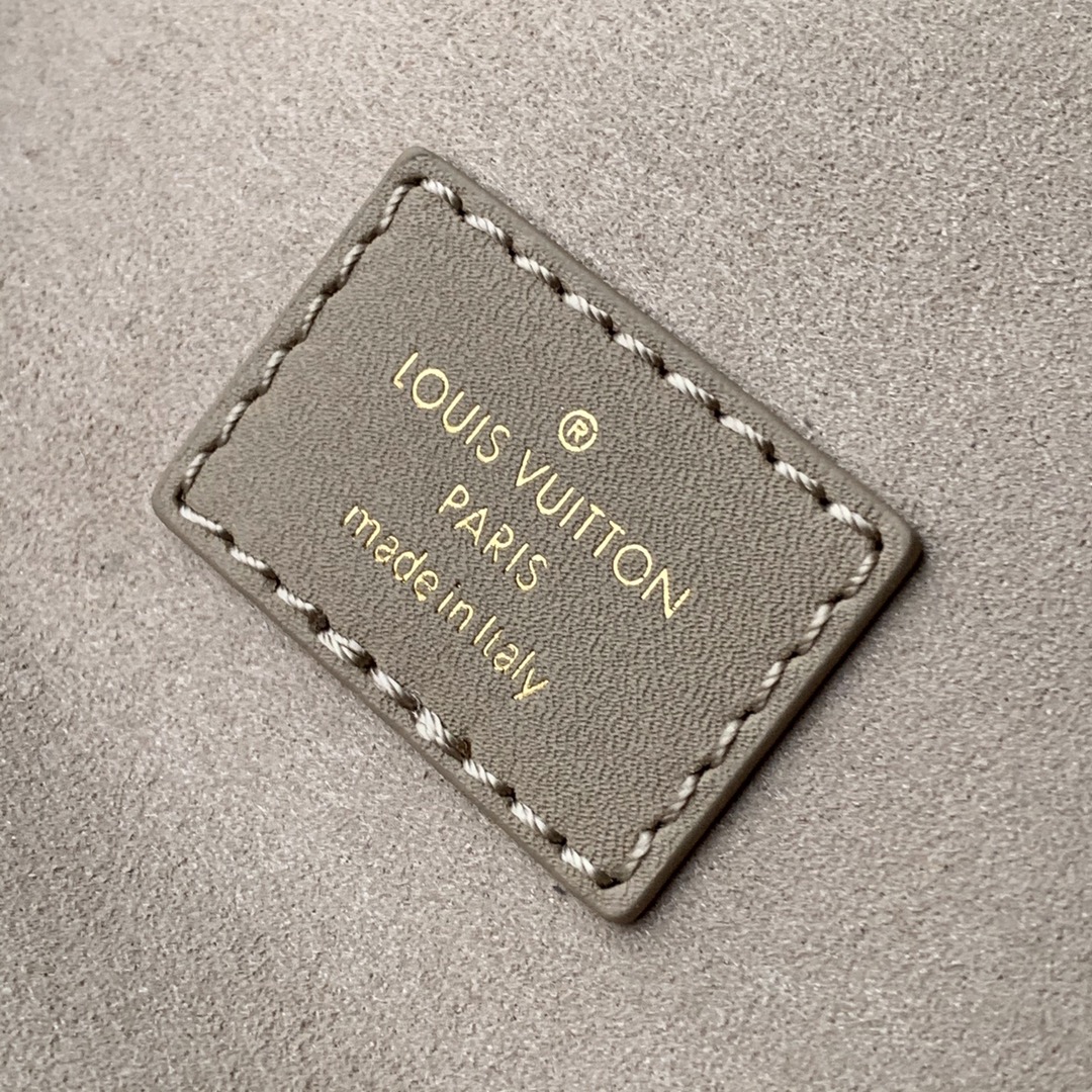 l**is V*t*n vanity-14*19*10cm