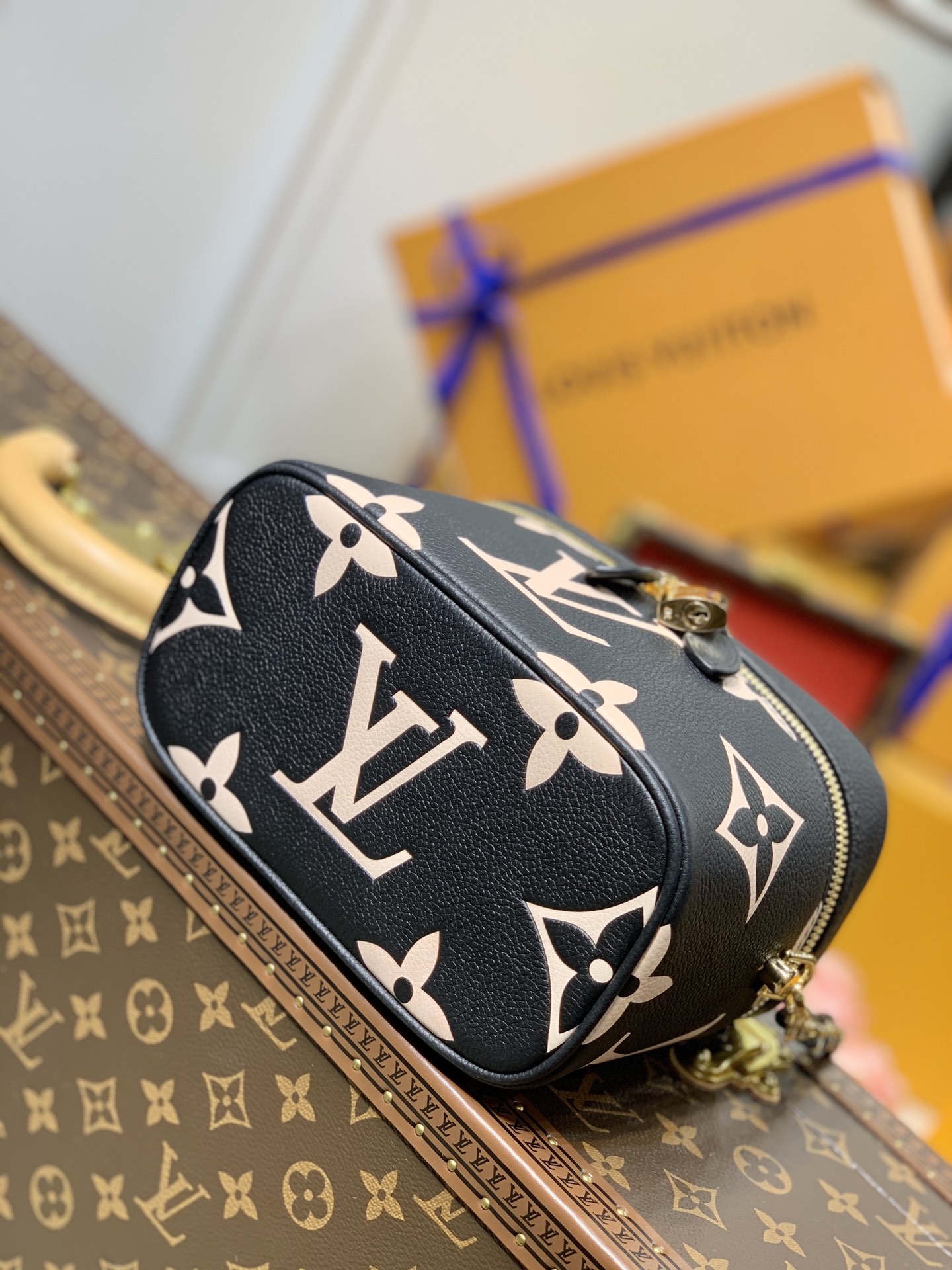 l**is V*t*n vanity-14*19*10cm