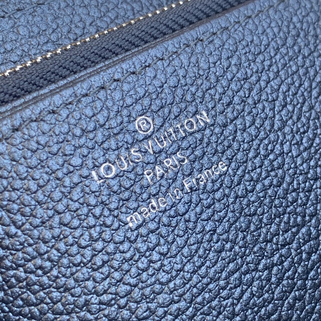 l**is V*t*n zippy wallet m69994-19*10*2cm