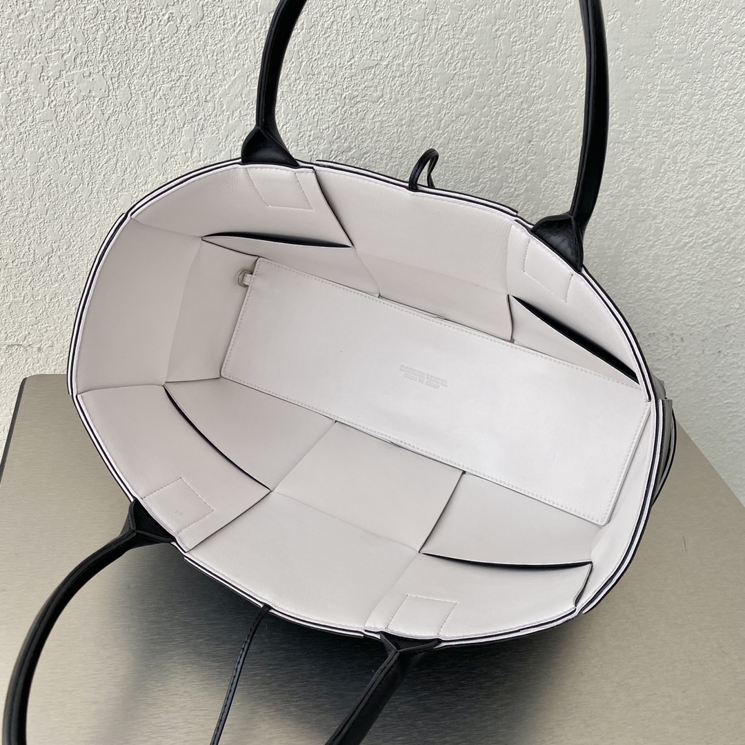 Bo*te*ga ve*ne*tatote-41×27×14cm