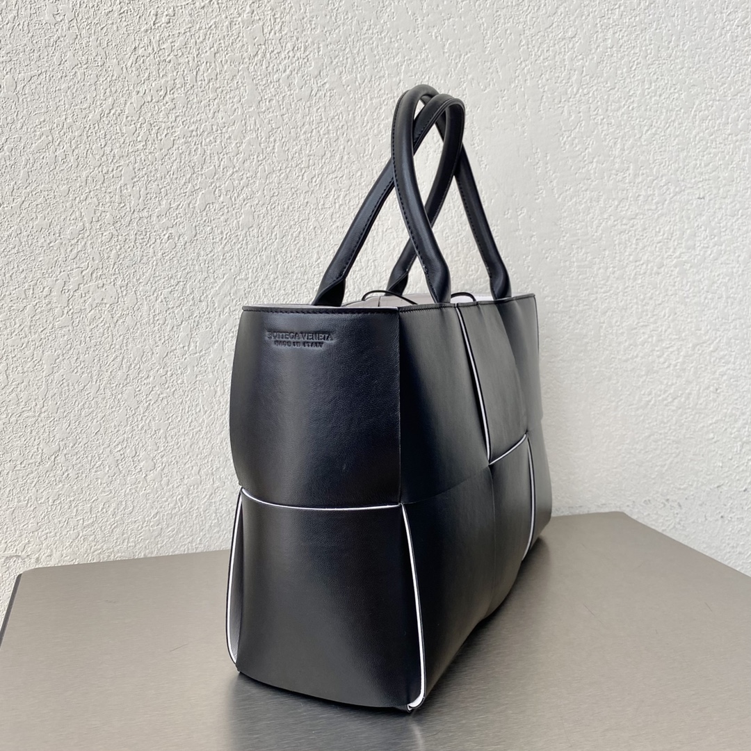 Bo*te*ga ve*ne*tatote-41×27×14cm