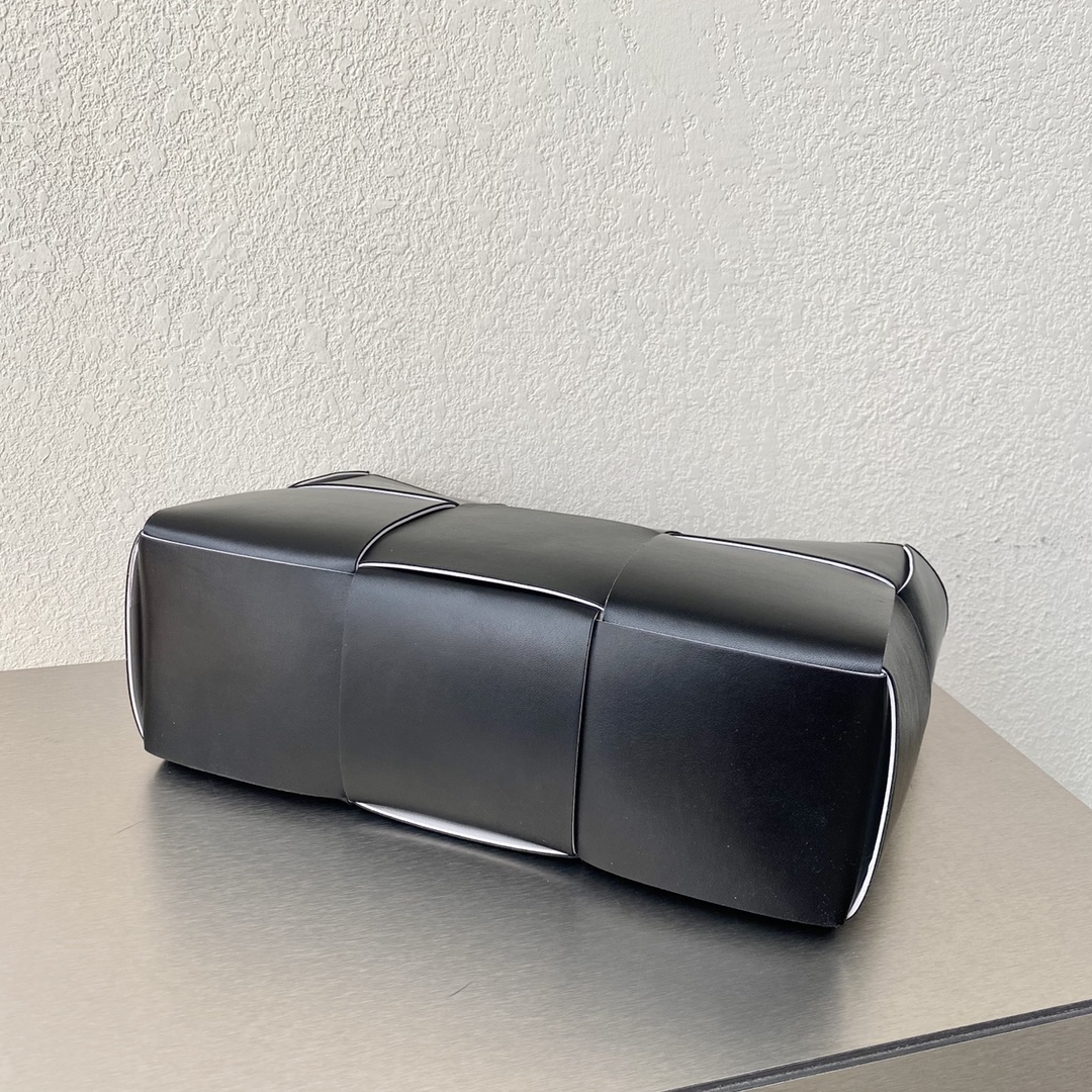 Bo*te*ga ve*ne*tatote-41×27×14cm