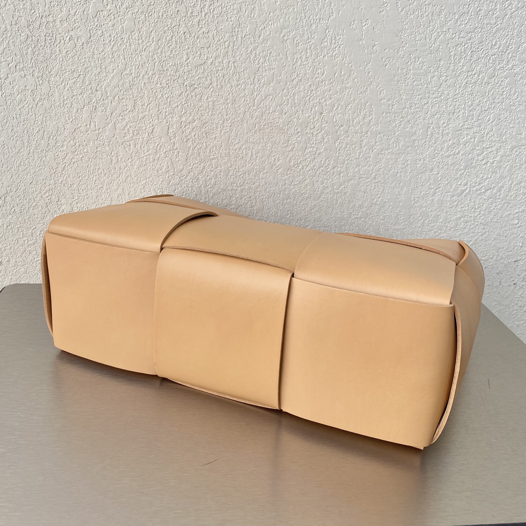 Bo*te*ga ve*ne*tatote-41×27×14cm