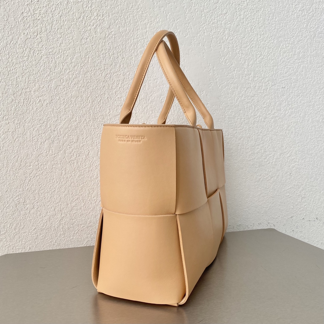 Bo*te*ga ve*ne*tatote-41×27×14cm