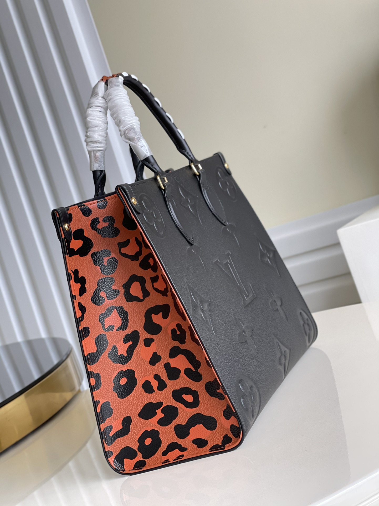 l**is V*t*n onthego handbag-35*27*14cm