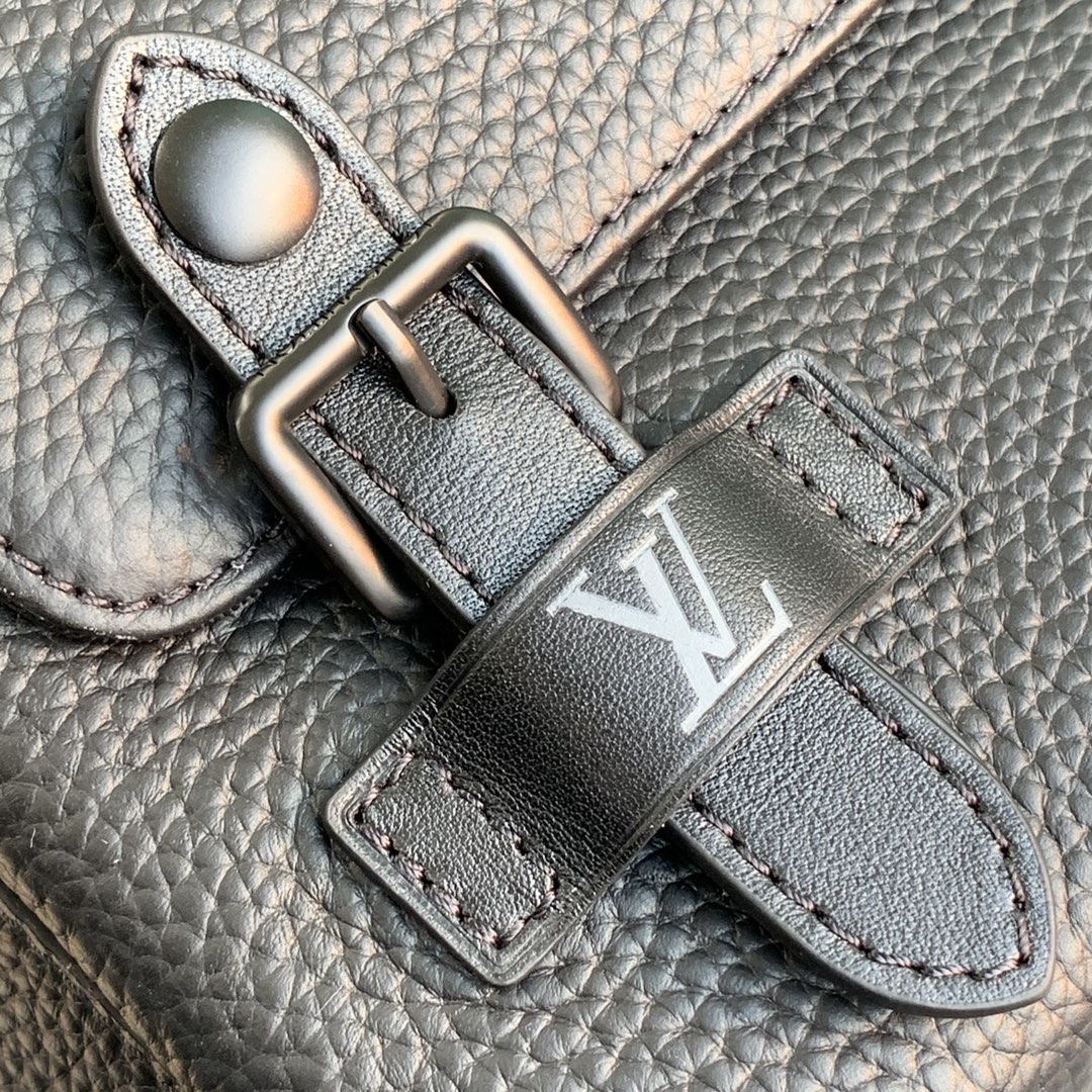 l**is V*t*n christopher backpack-30*42*17cm