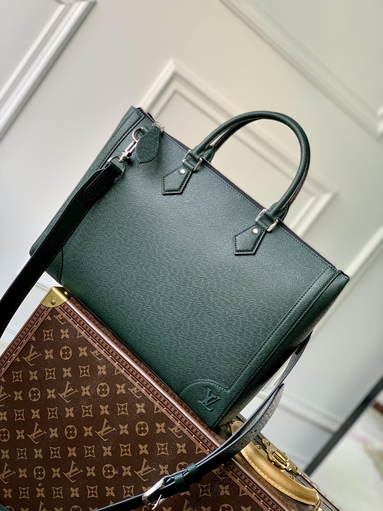 l**is V*t*n slim briefcase-40 x 29 x 4cm