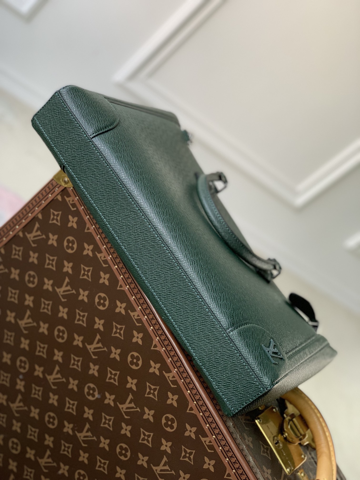 l**is V*t*n slim briefcase-40 x 29 x 4cm