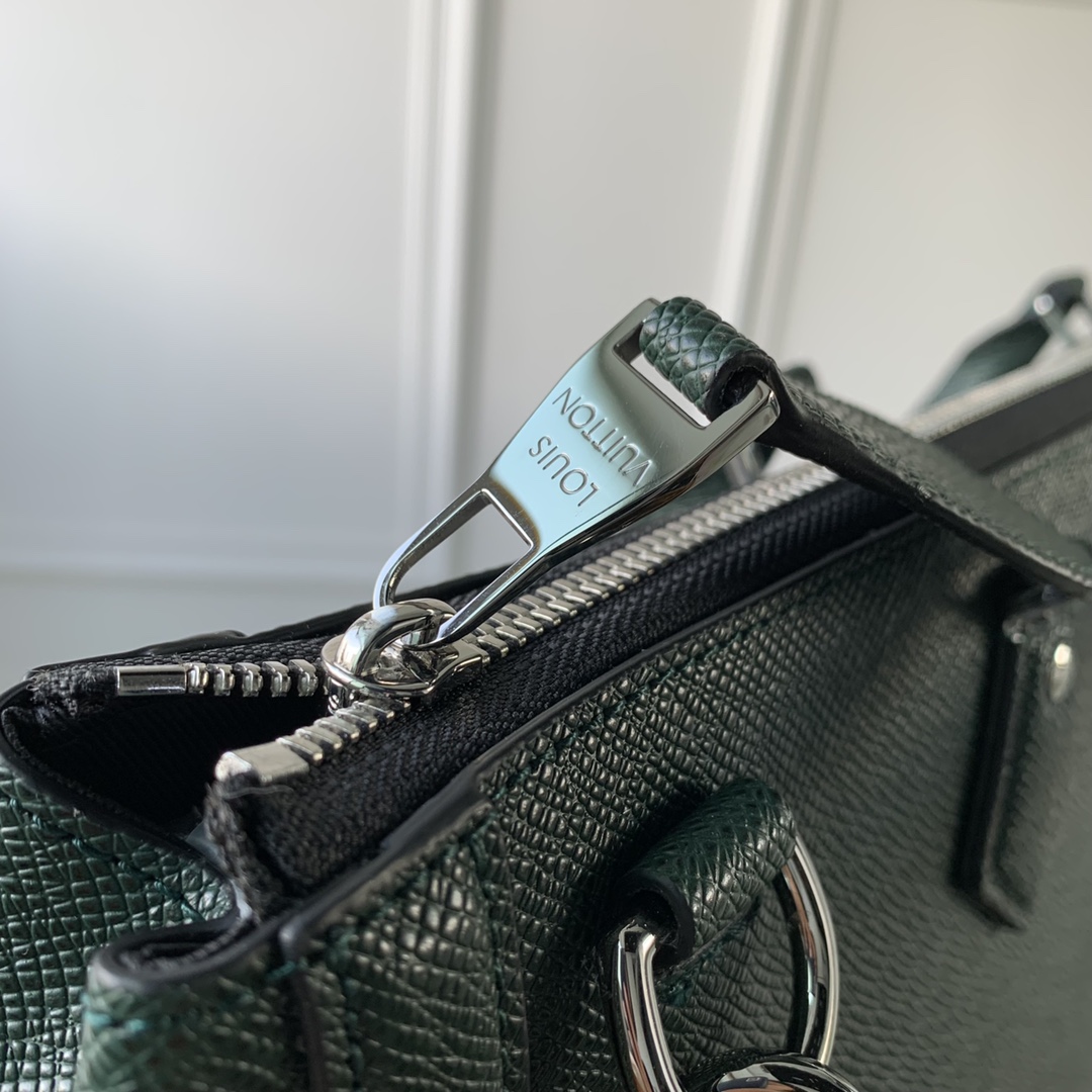 l**is V*t*n slim briefcase-40 x 29 x 4cm