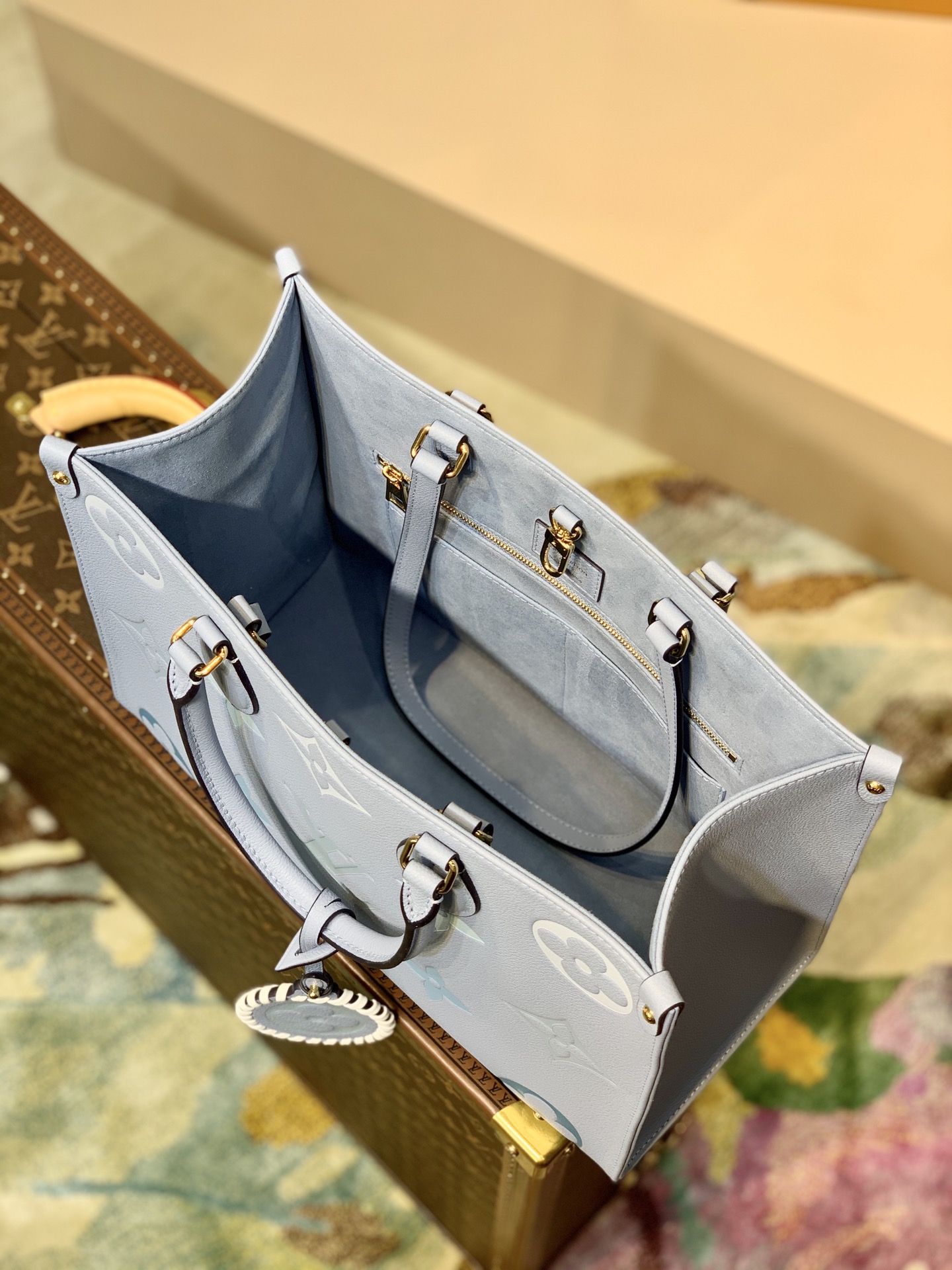 l**is V*t*n by the pooll onthego handbag-35*27*14cm