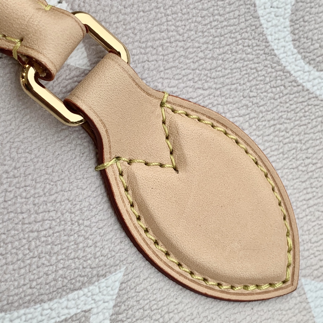 l**is V*t*n by the pooll onthego handbag-35*27*14cm