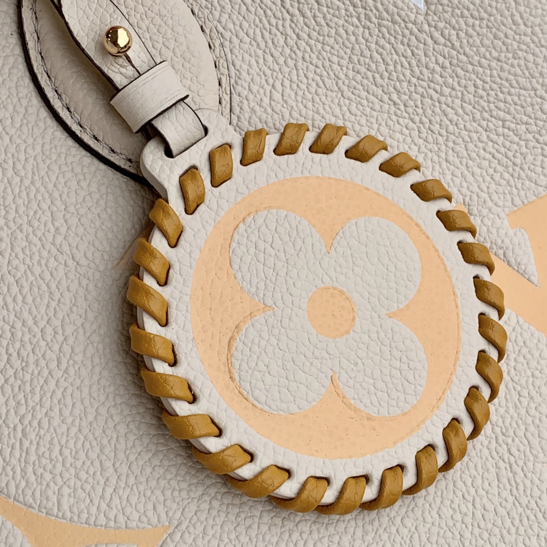 l**is V*t*n by the pooll onthego handbag-35*27*14cm