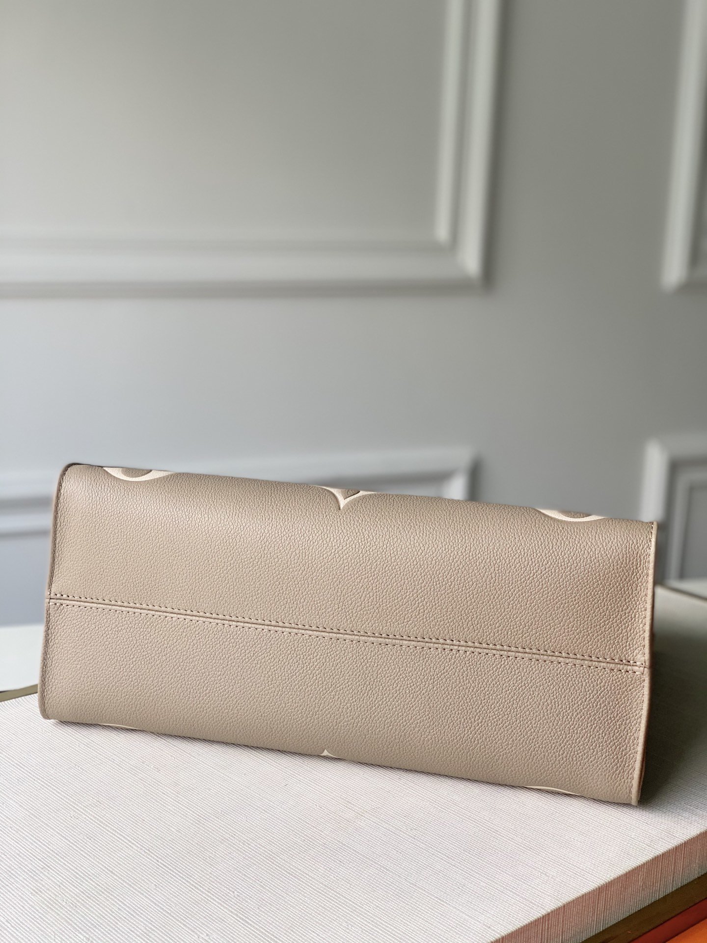 l**is V*t*n small onthego handbag-35*28*15cm