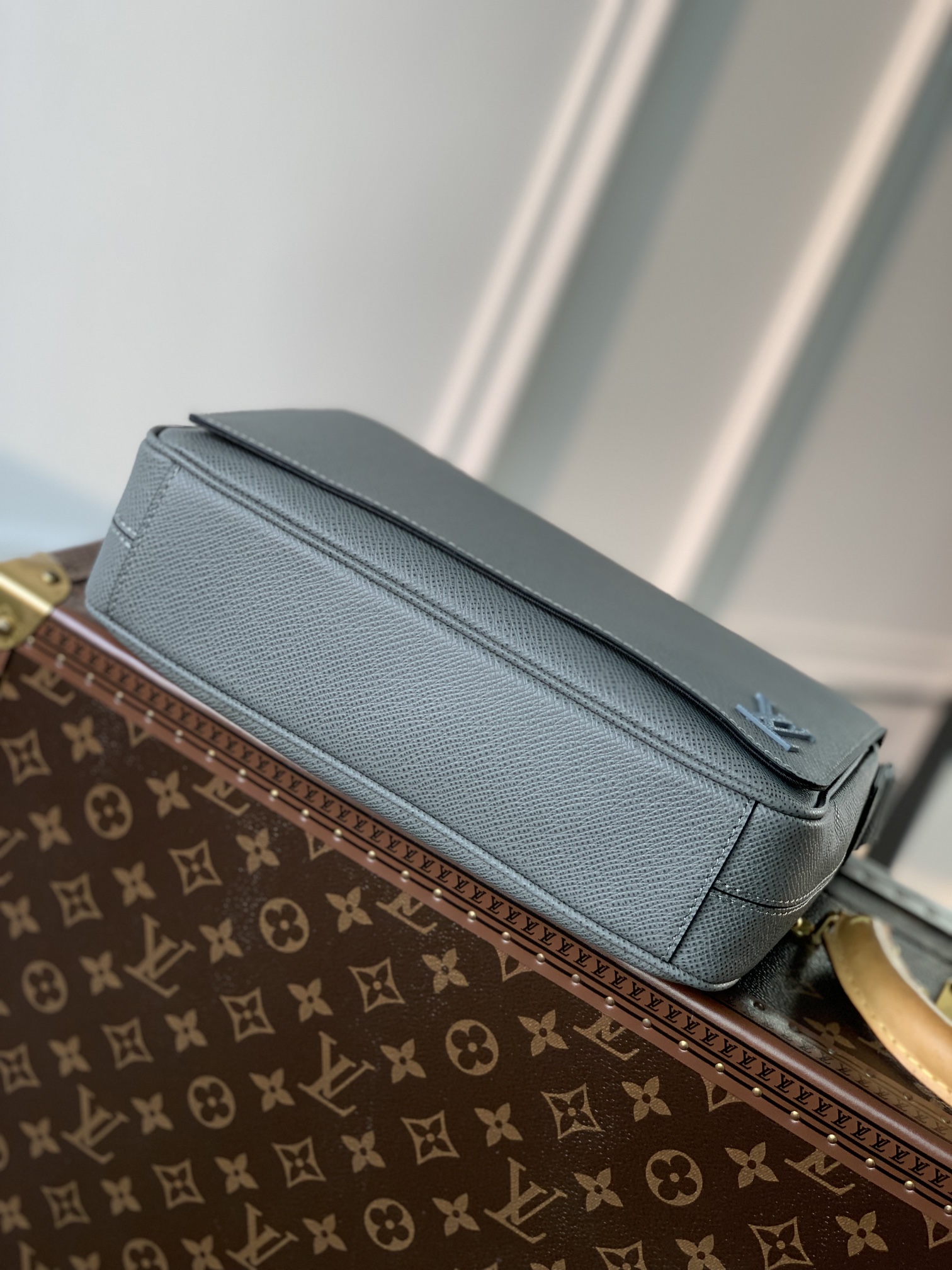 l**is V*t*n district messenger bag-m46255-26*20*7cm