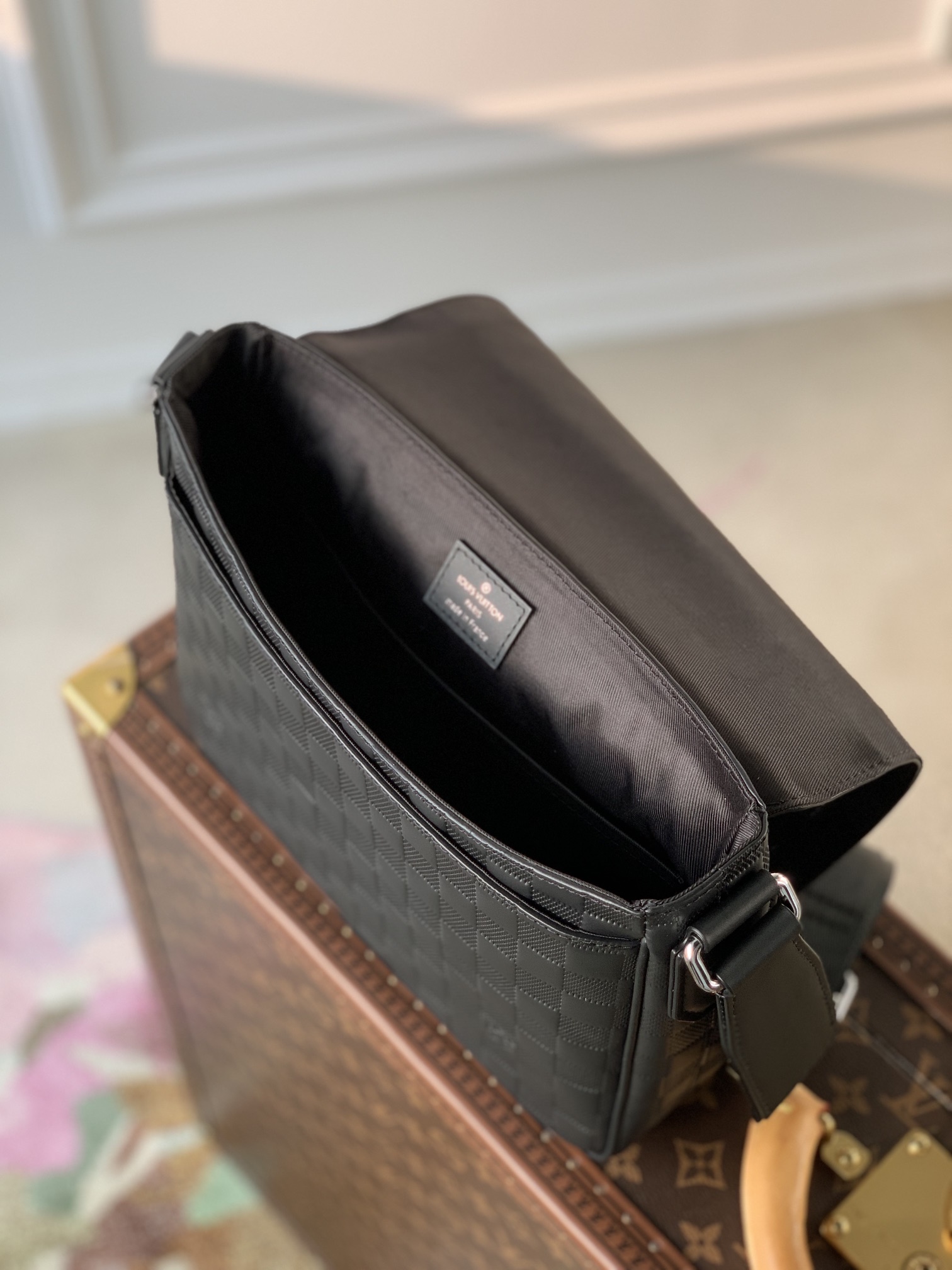 l**is V*t*n district messenger bag-m46255-26*20*7cm