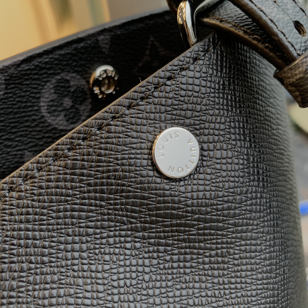 l**is V*t*n m30431 outdoor -39*35*14.5m