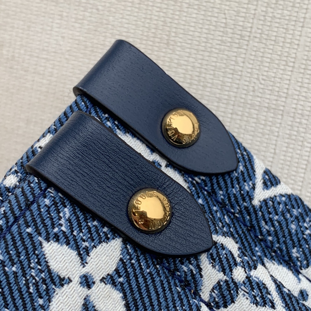 l**is V*t*n onthego handbag-35*27*14cm