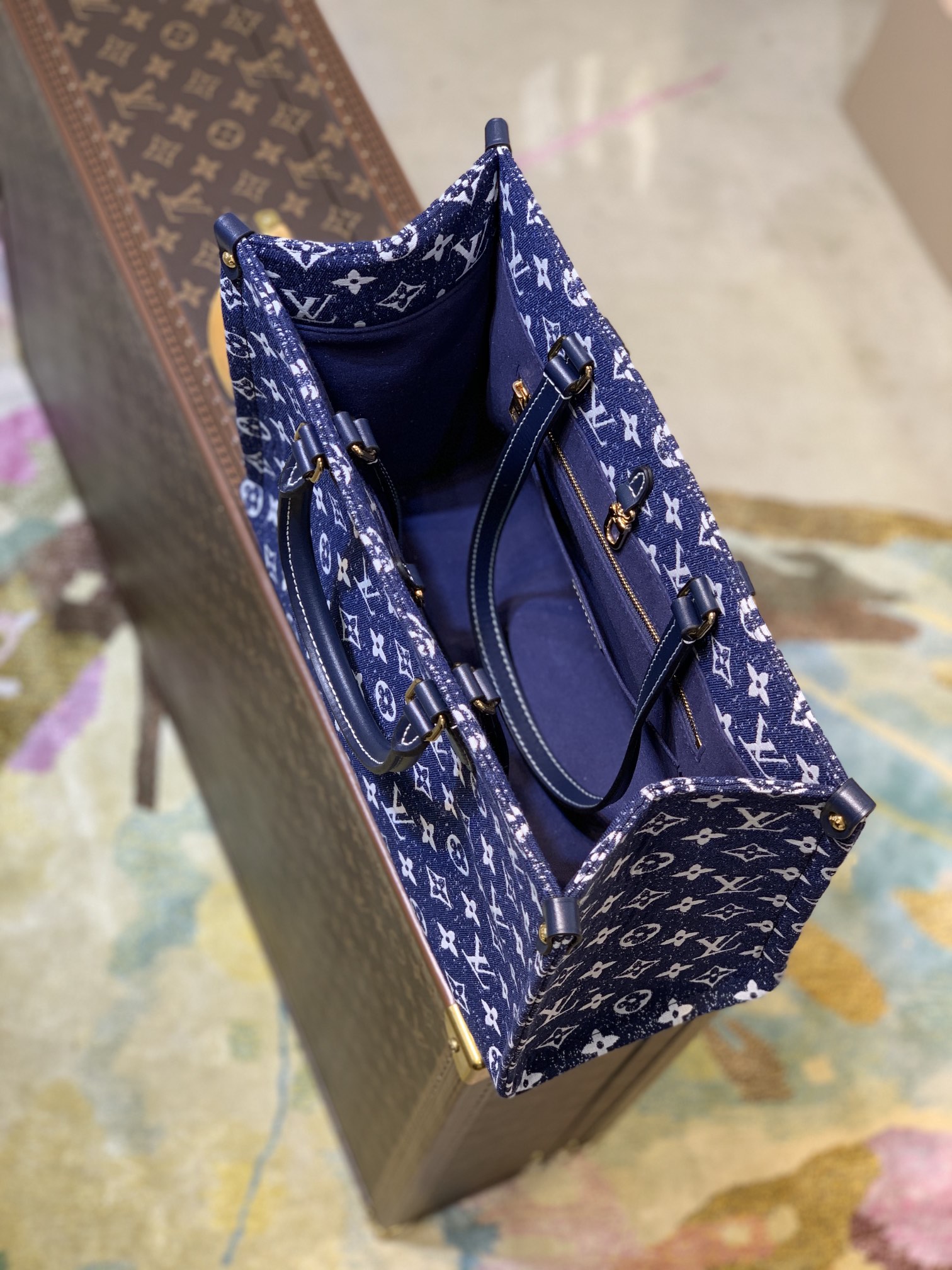 l**is V*t*n onthego handbag-35*27*14cm