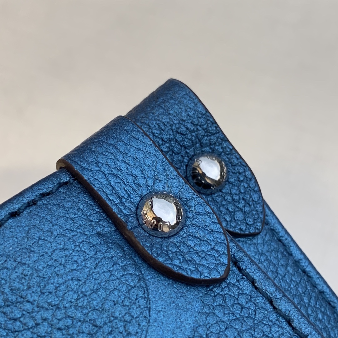 l**is V*t*n onthego handbag-35*27*14cm