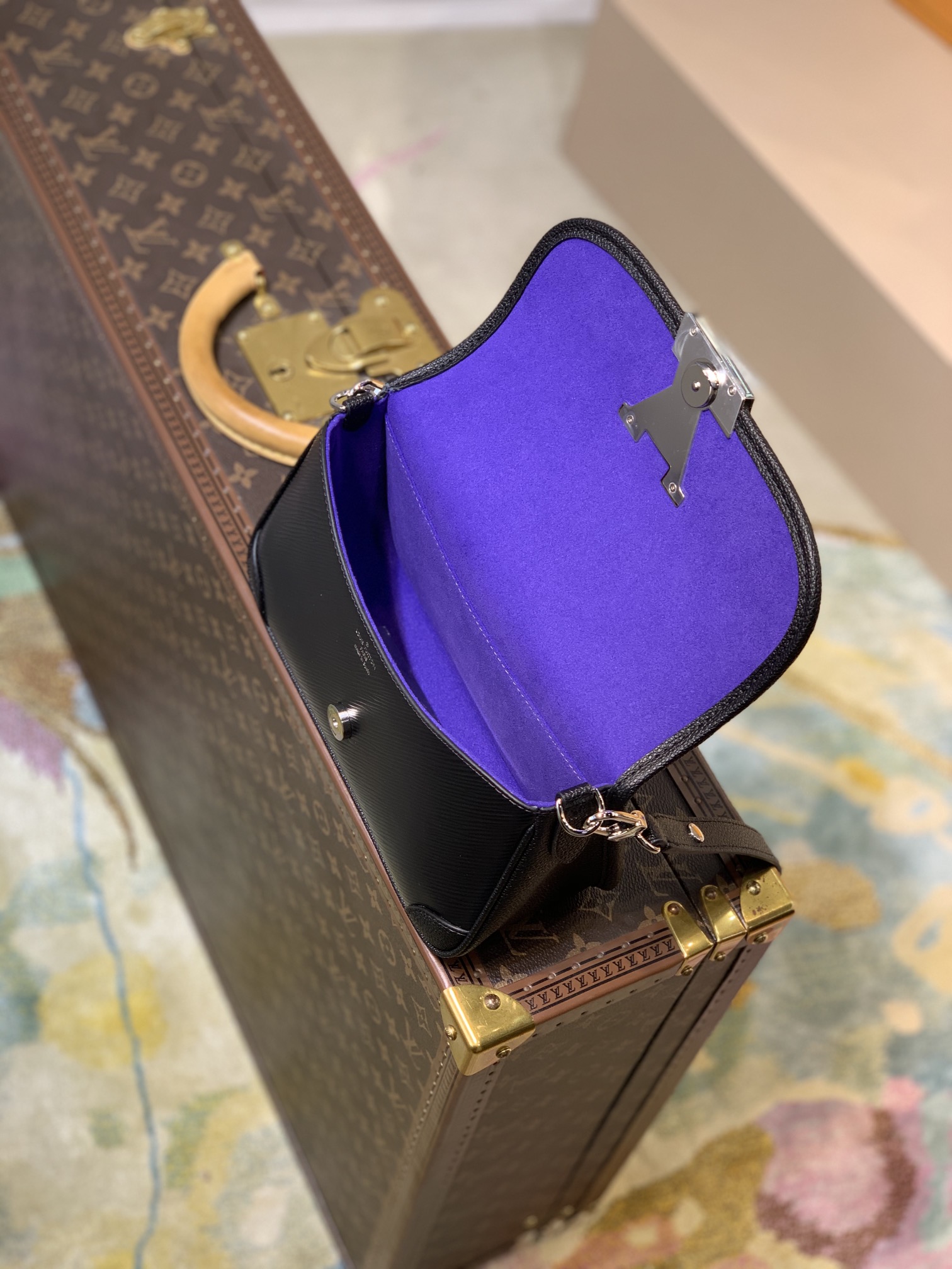 l**is V*t*n buci handbag-24.5 x 15.5 x 9cm