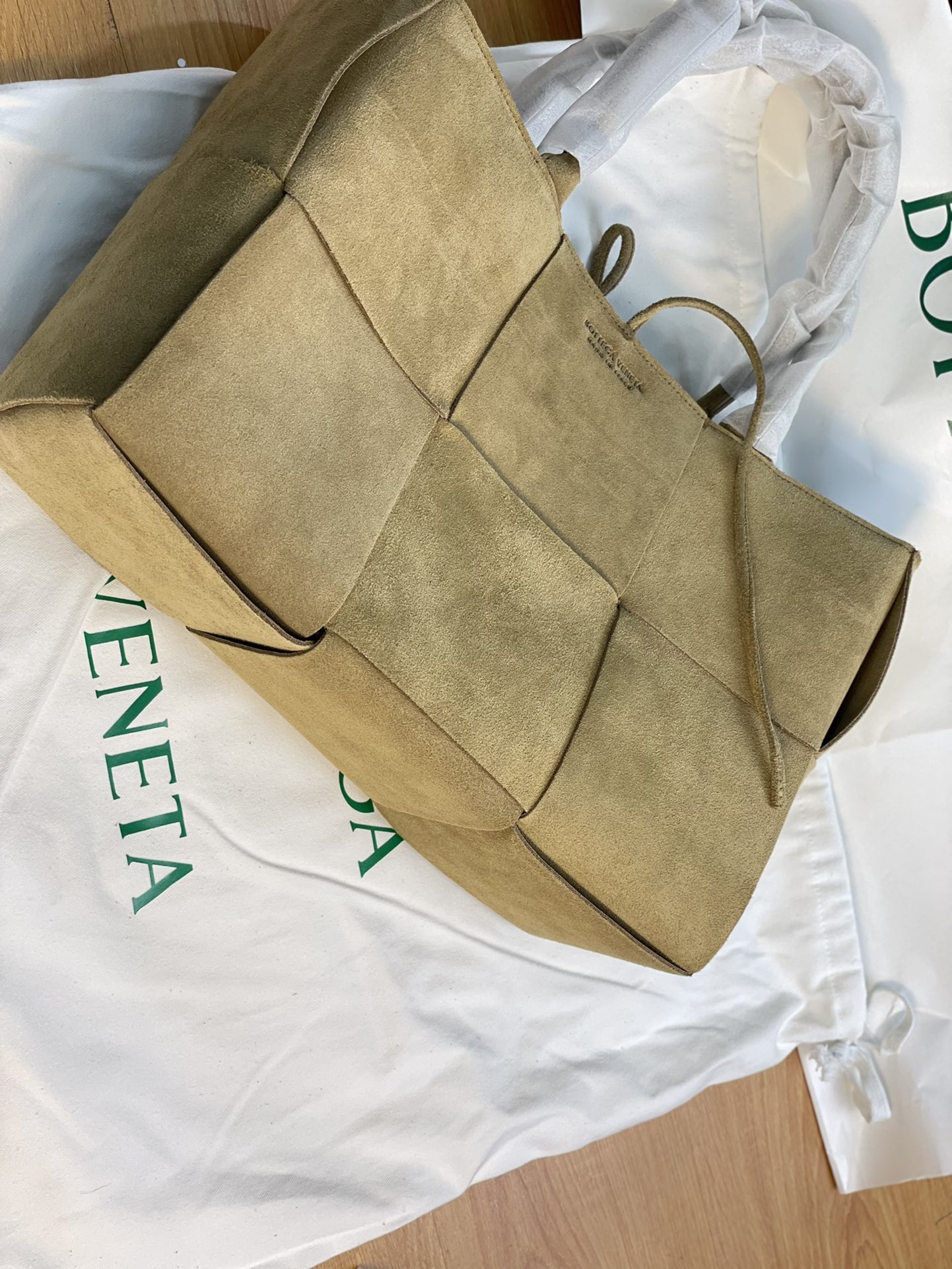 Bo*te*ga ve*ne*tatote-41×27×14cm