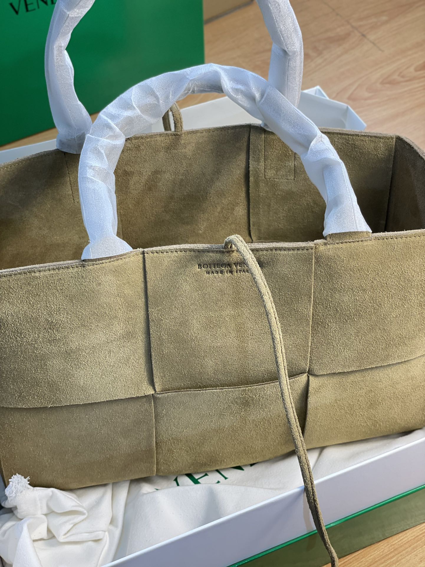 Bo*te*ga ve*ne*tatote-41×27×14cm