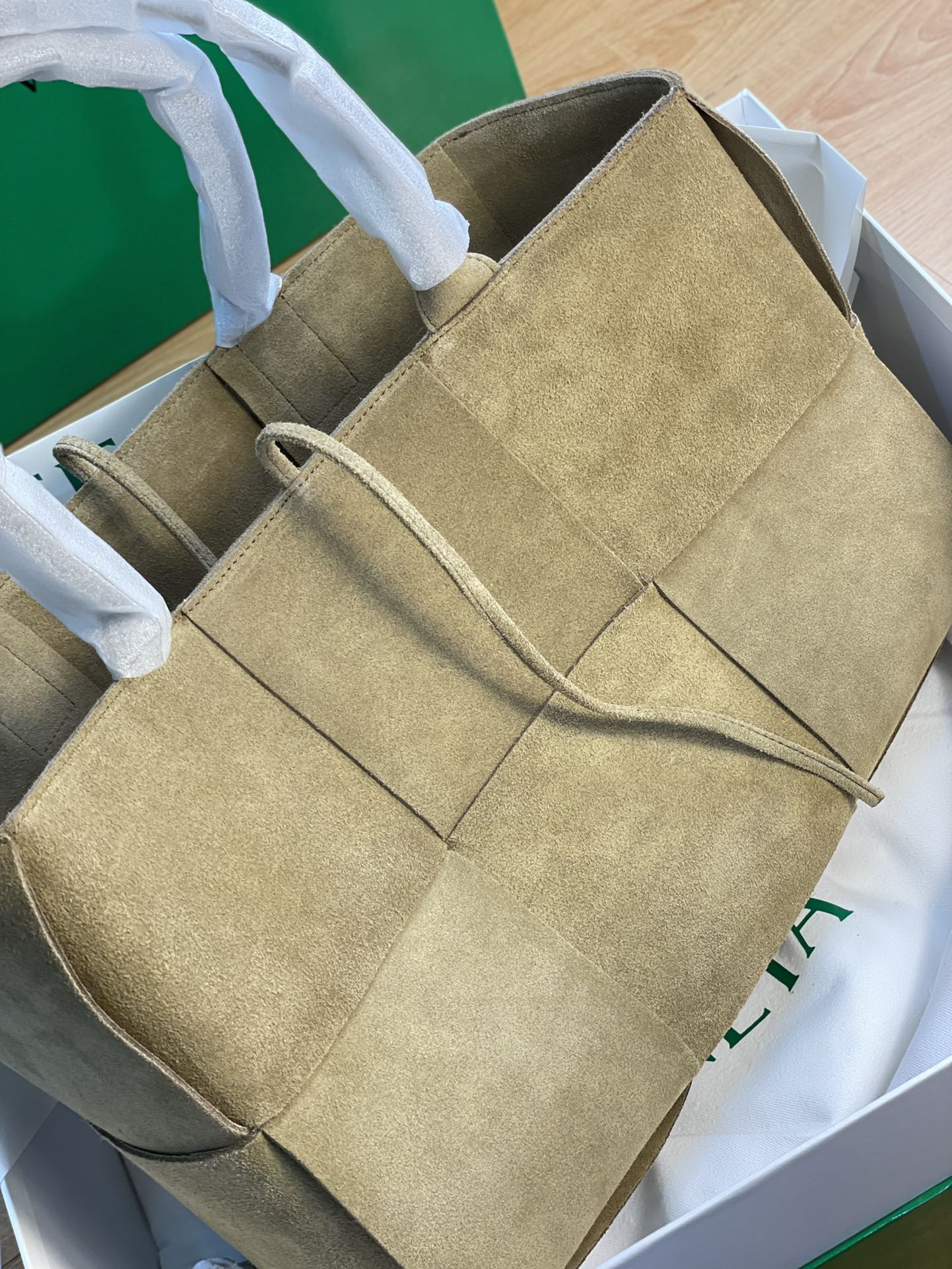 Bo*te*ga ve*ne*tatote-41×27×14cm