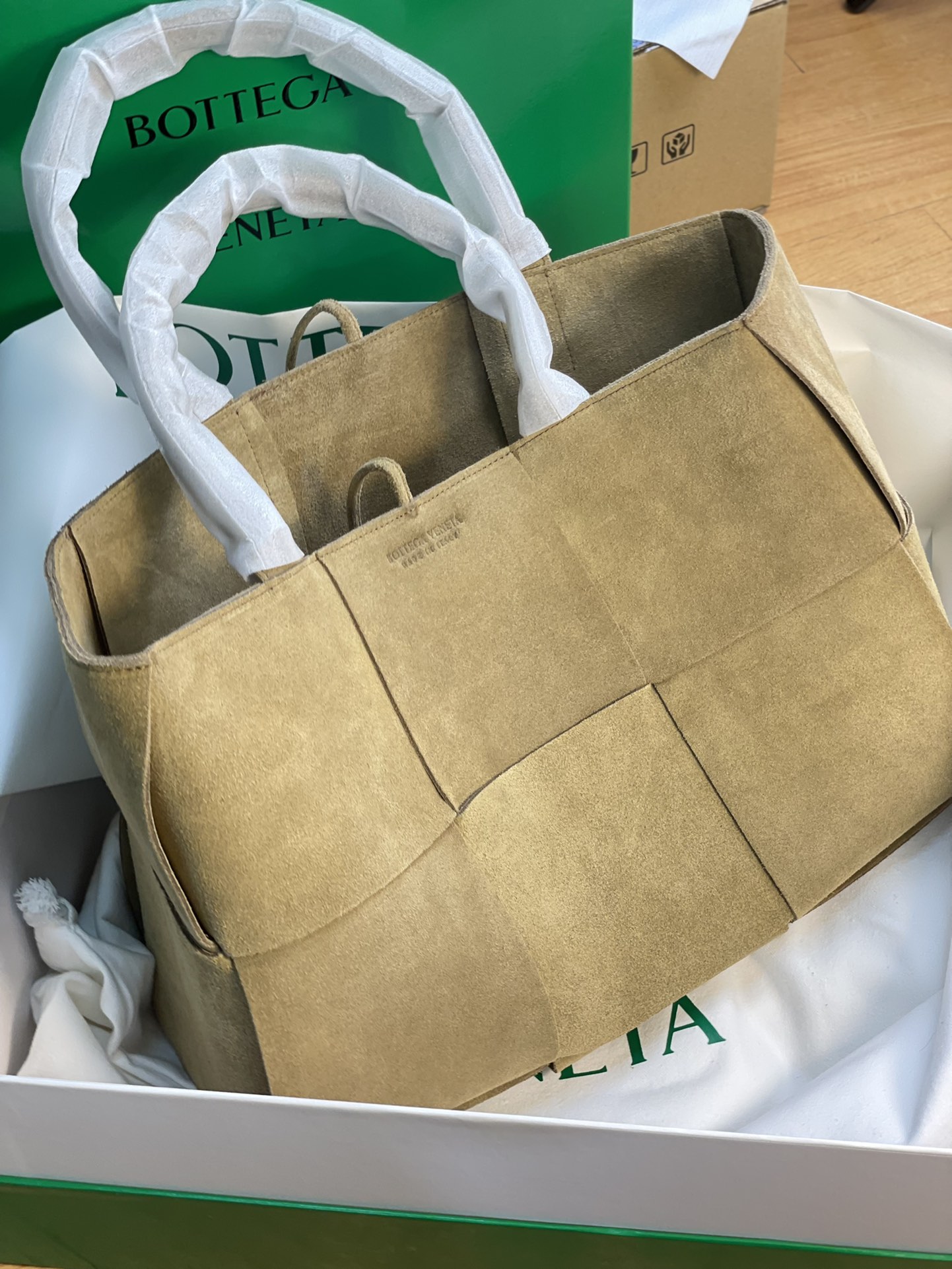 Bo*te*ga ve*ne*tatote-41×27×14cm