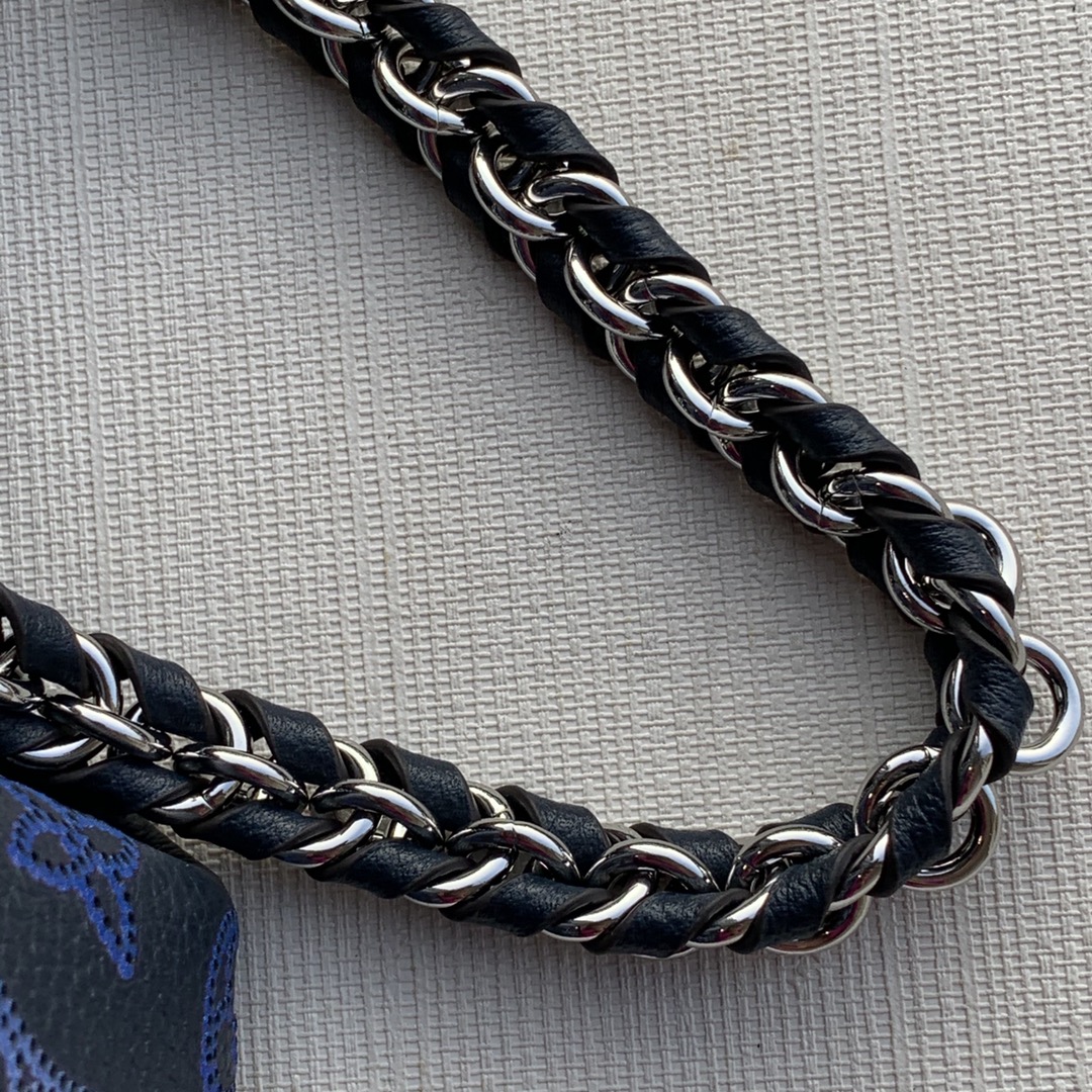 l**is V*t*n bella tote bag-19 x 22 x 14cm