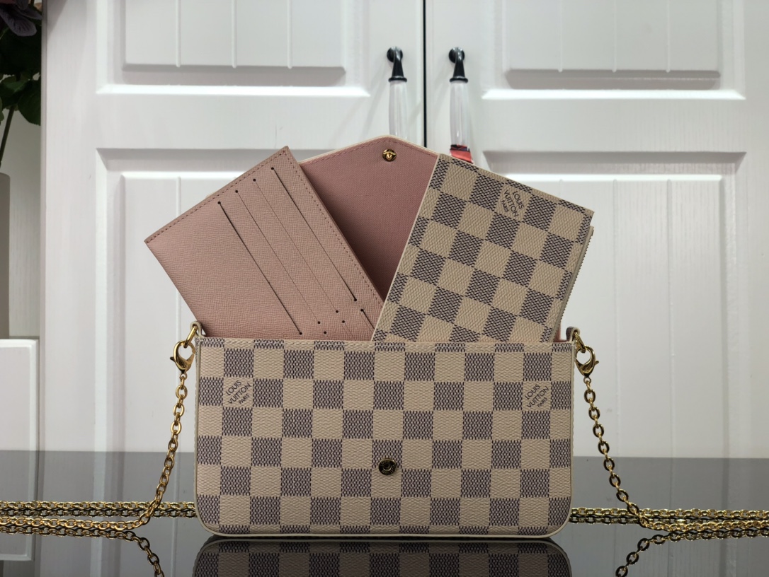 l**is V*t*n pochette félicie wallet -21*11* 2cm