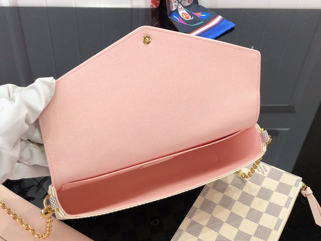 l**is V*t*n pochette félicie wallet -21*11* 2cm