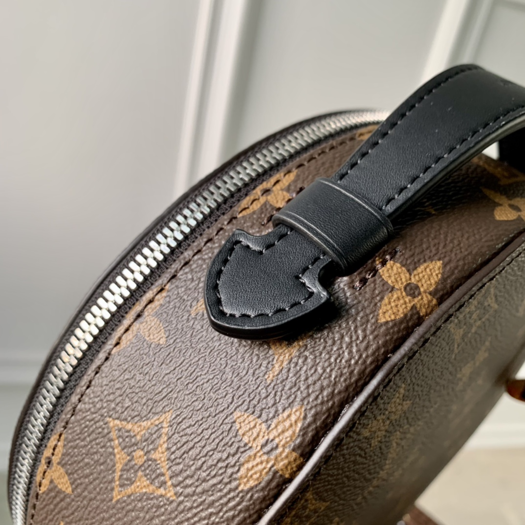 l**is V*t*n audio case-20×20×7cm