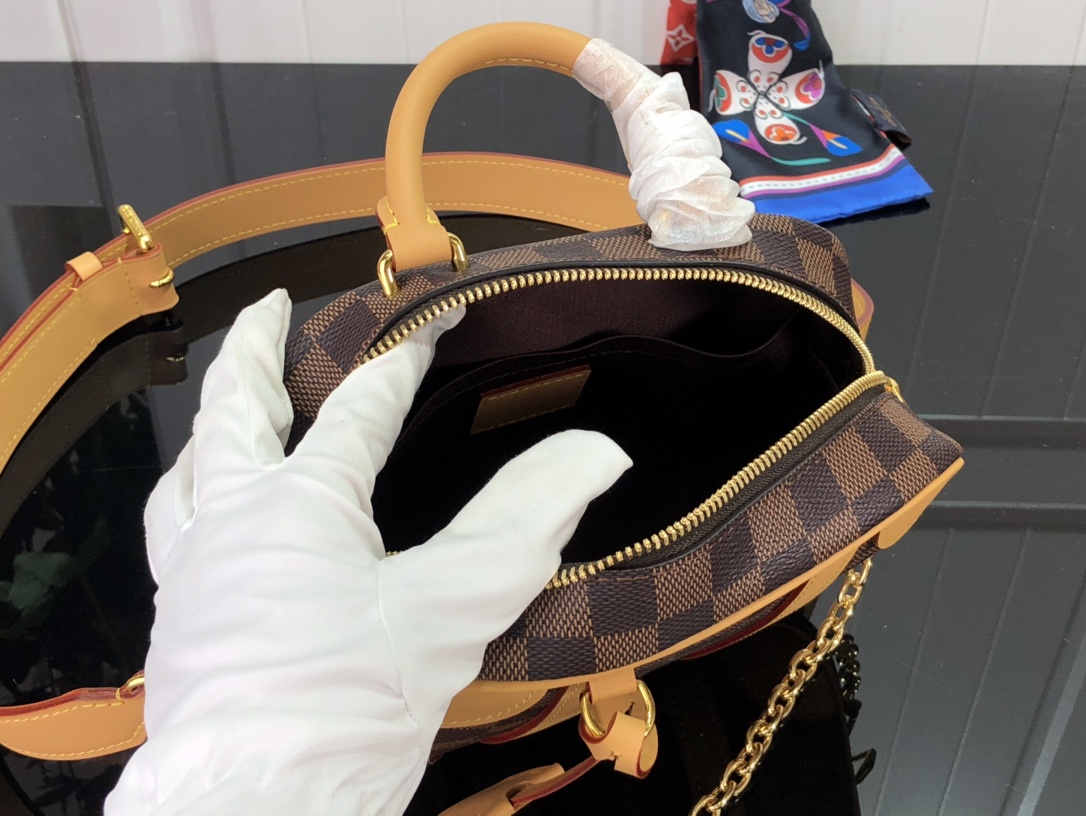 l**is V*t*n valisette souple bb-21*16*7cm