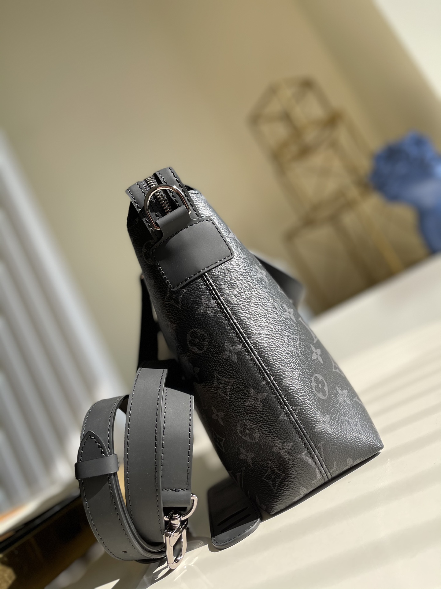 l**is V*t*n briefcase explorer handbags-39*30*10 cm