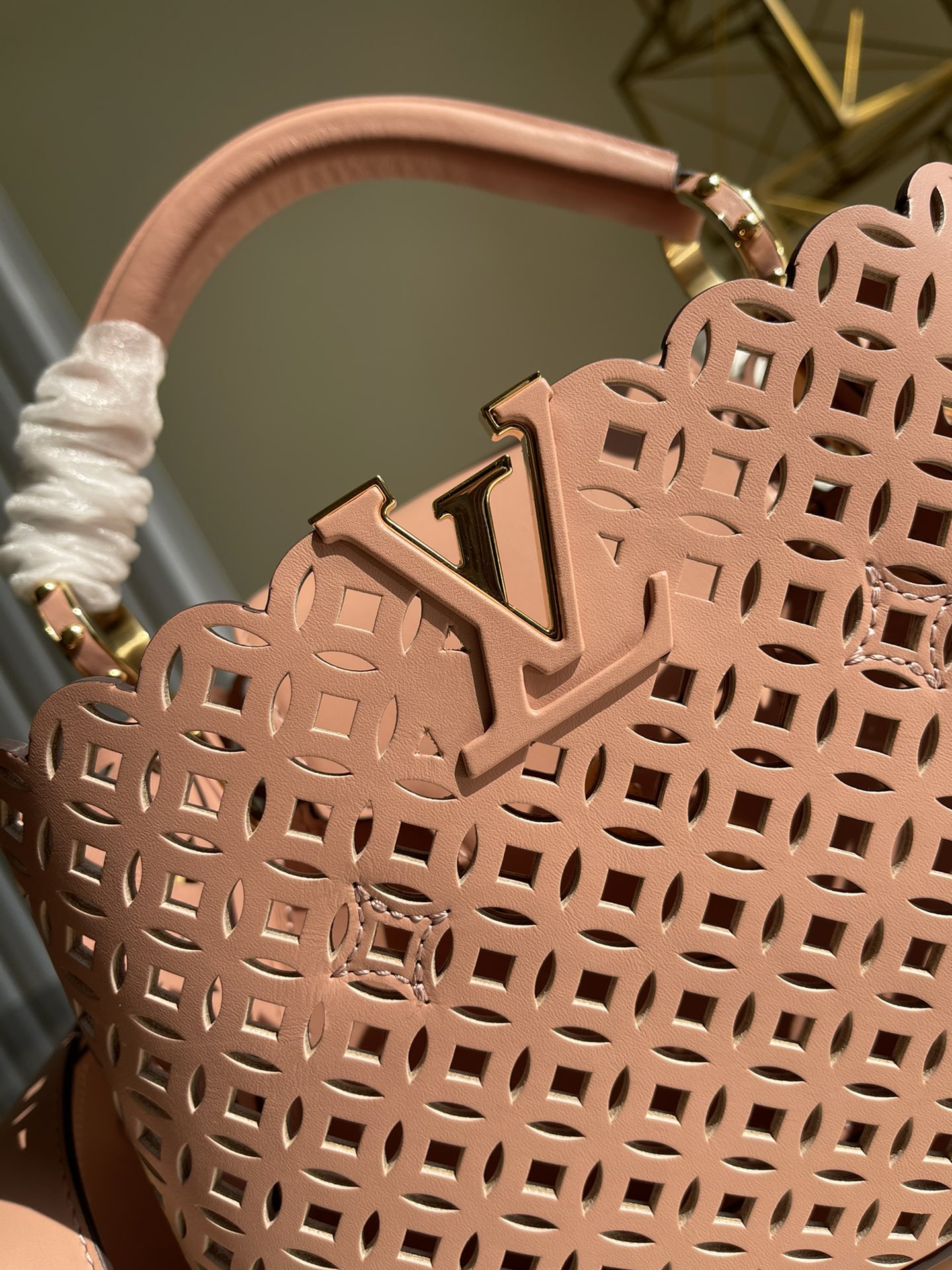 l**is V*t*n capucines handlebag-21* 14* 8&27*21*10cm