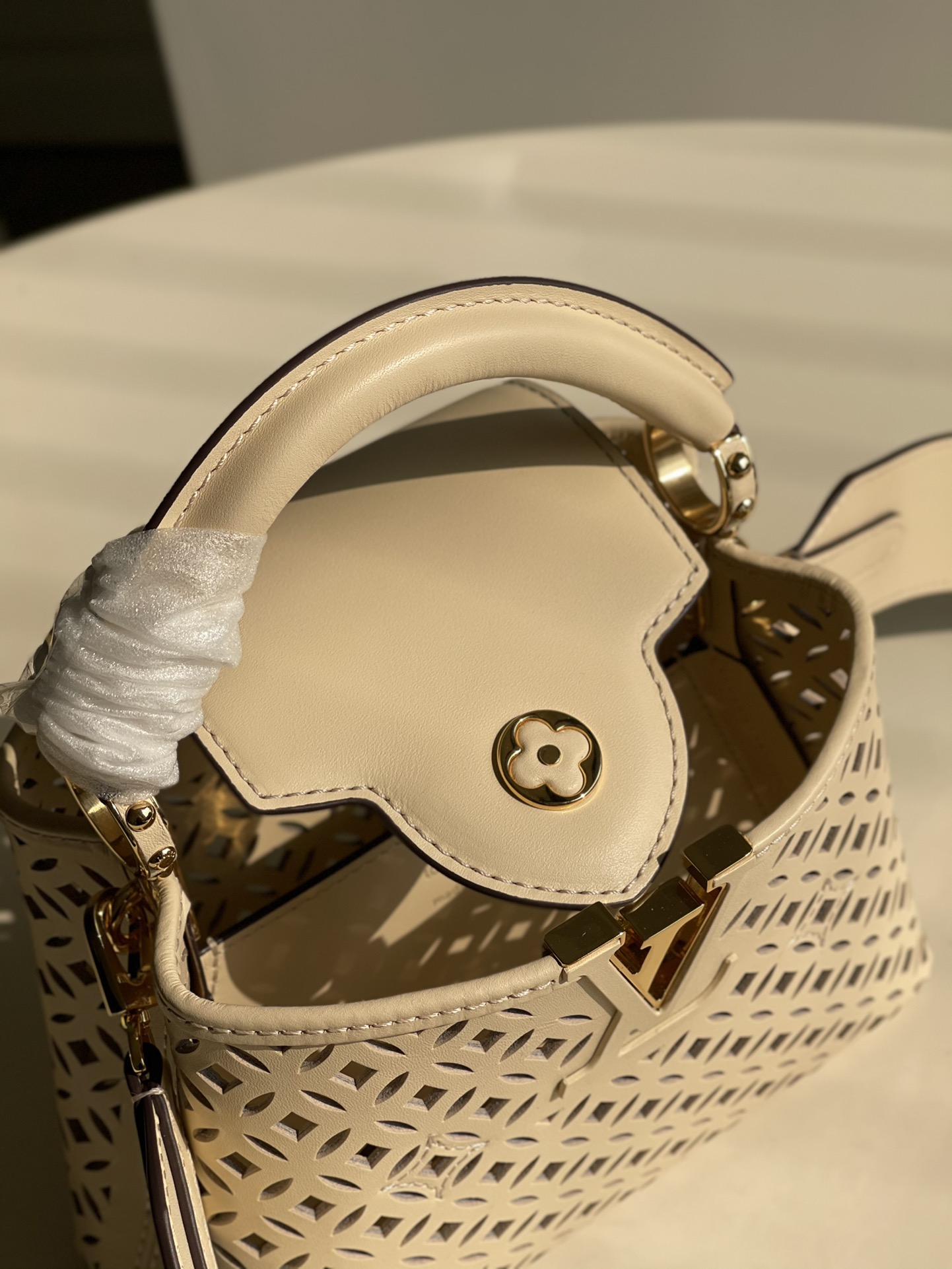 l**is V*t*n capucines handlebag-21* 14* 8&27*21*10cm