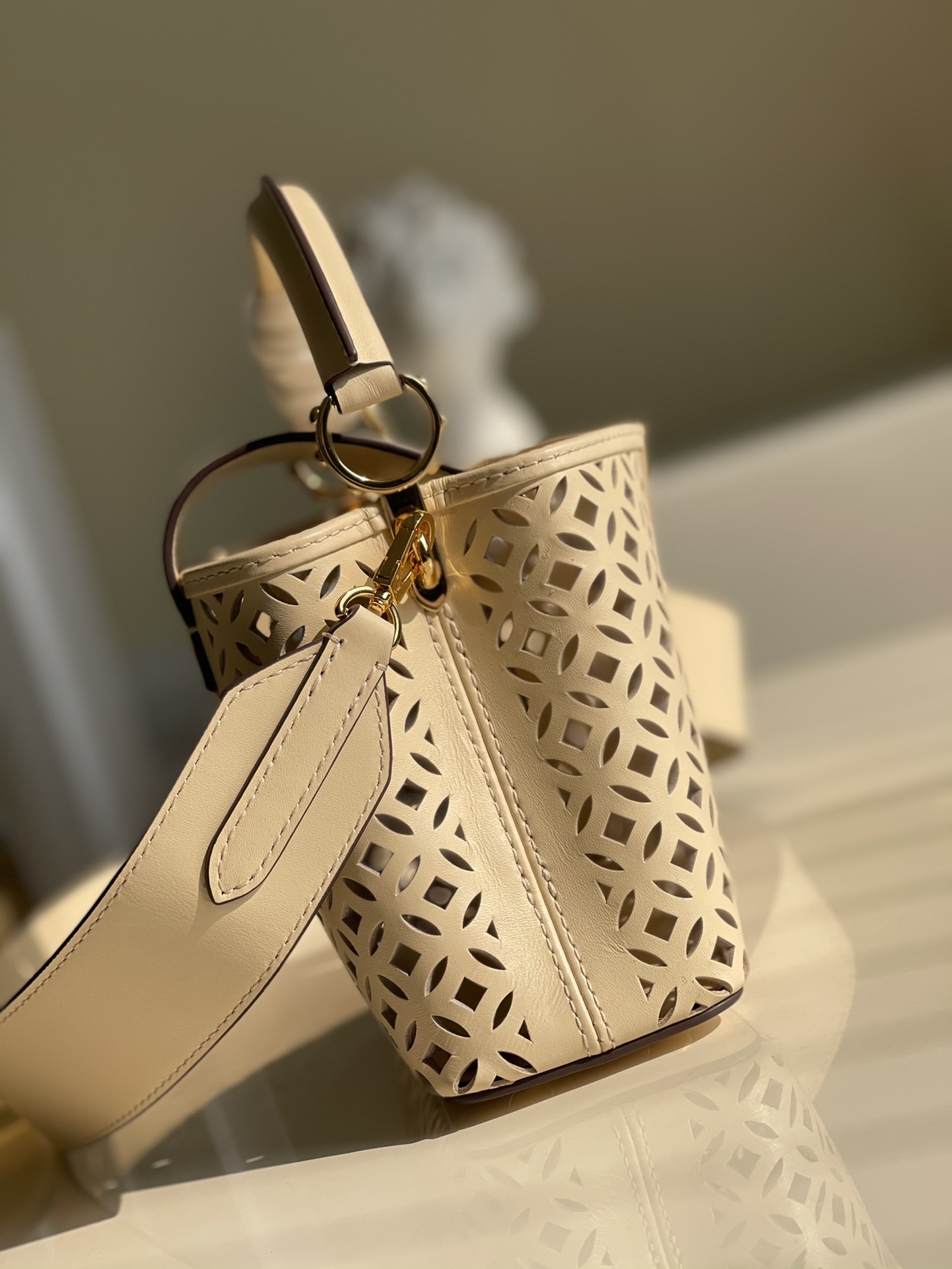 l**is V*t*n capucines handlebag-21* 14* 8&27*21*10cm