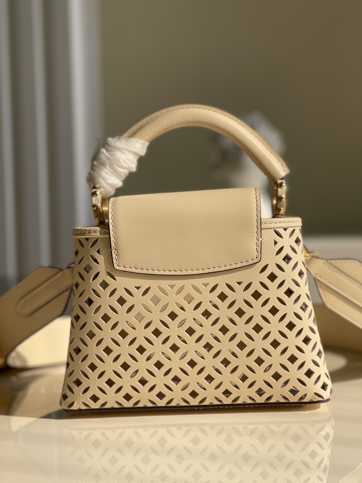 l**is V*t*n capucines handlebag-21* 14* 8&27*21*10cm