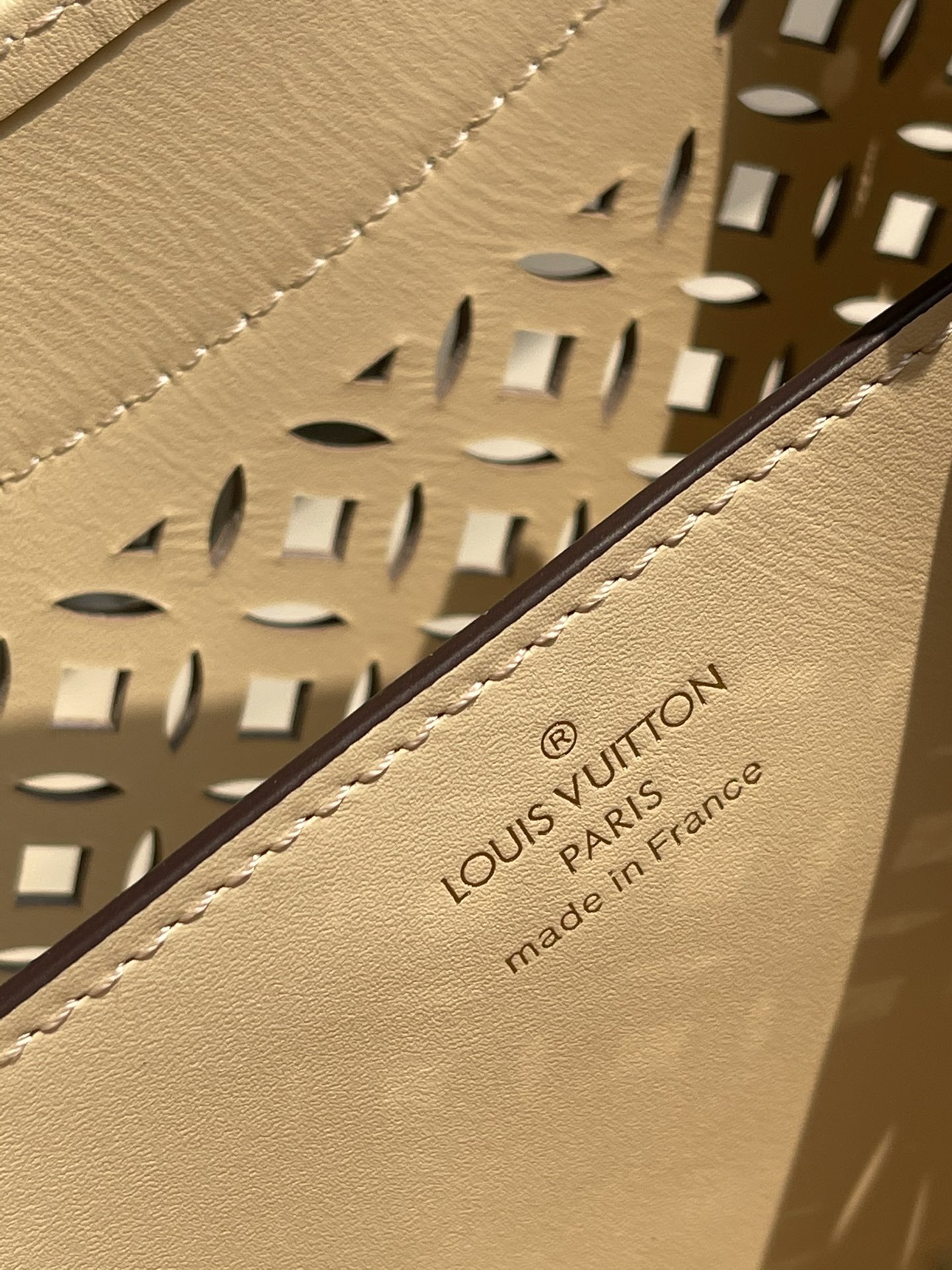 l**is V*t*n capucines handlebag-21* 14* 8&27*21*10cm