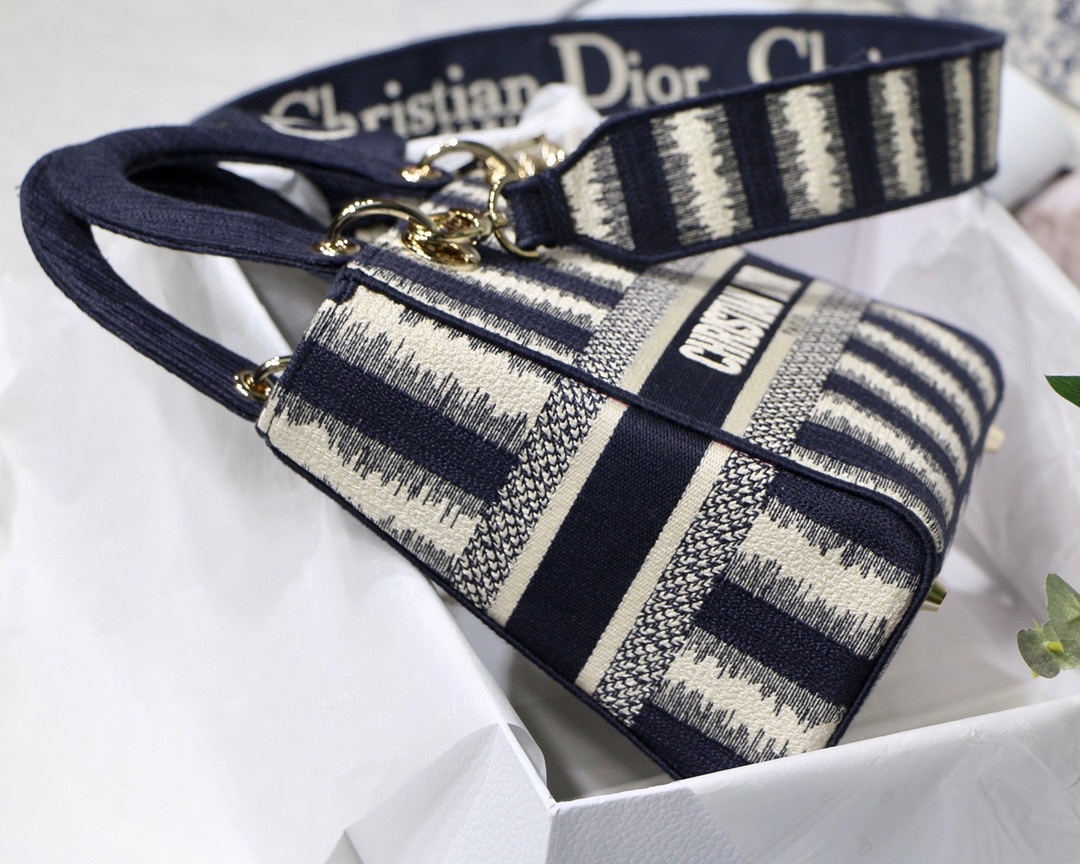 lady D*or bag-24*20*11cm