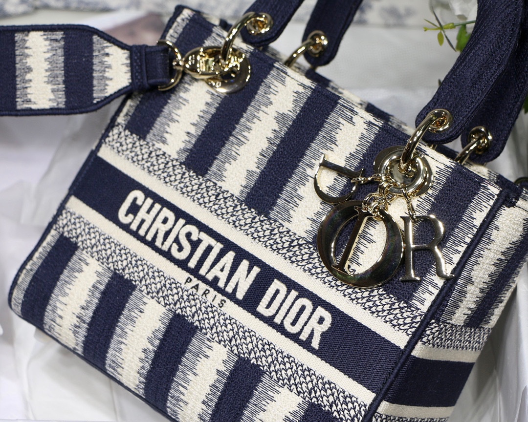 lady D*or bag-24*20*11cm